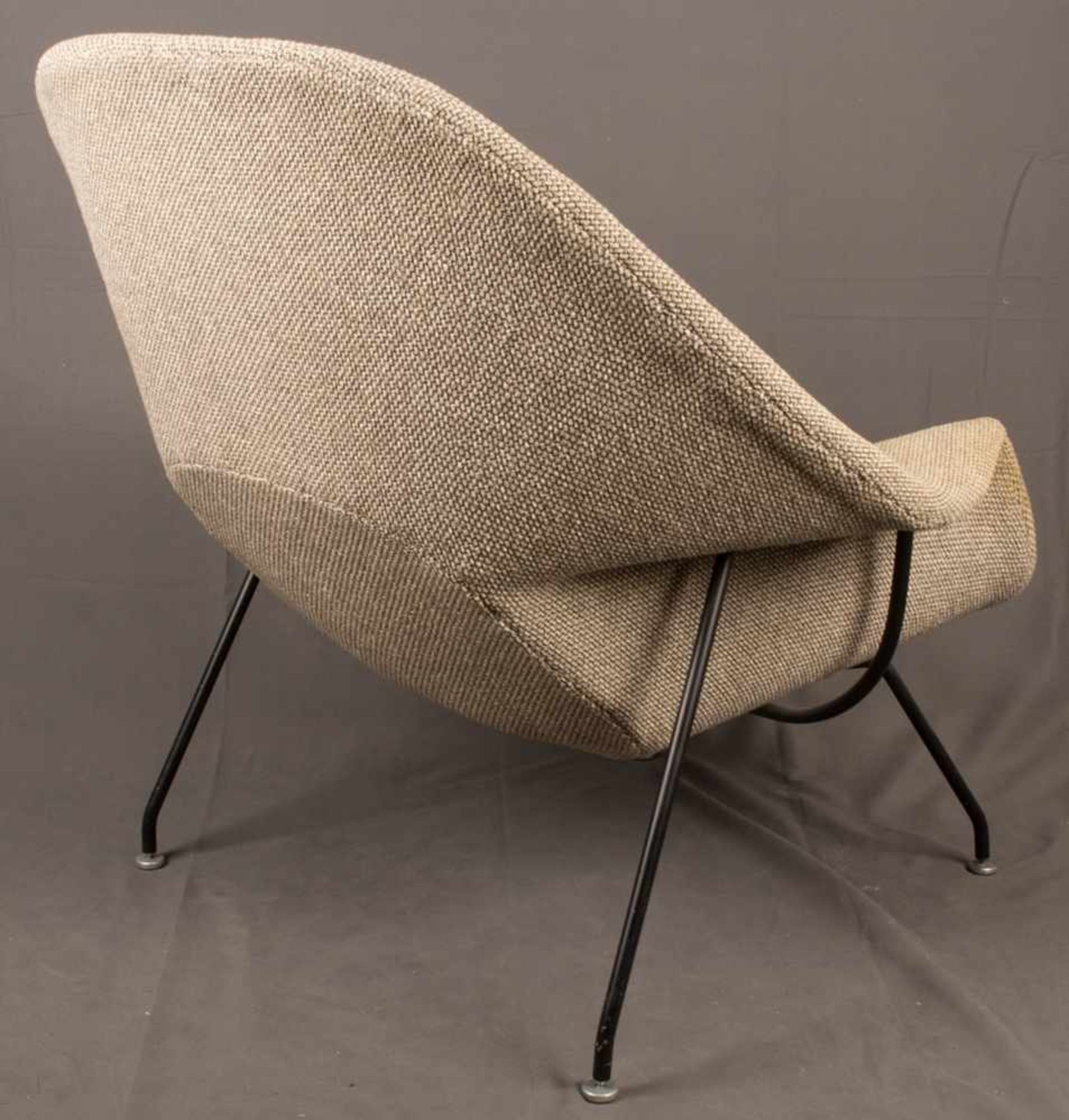 "WOMB" - Chair & Ottomane, designed by Eero Saarinen (1910 - 1961), Hersteller (wohl) Knoll - Bild 8 aus 16