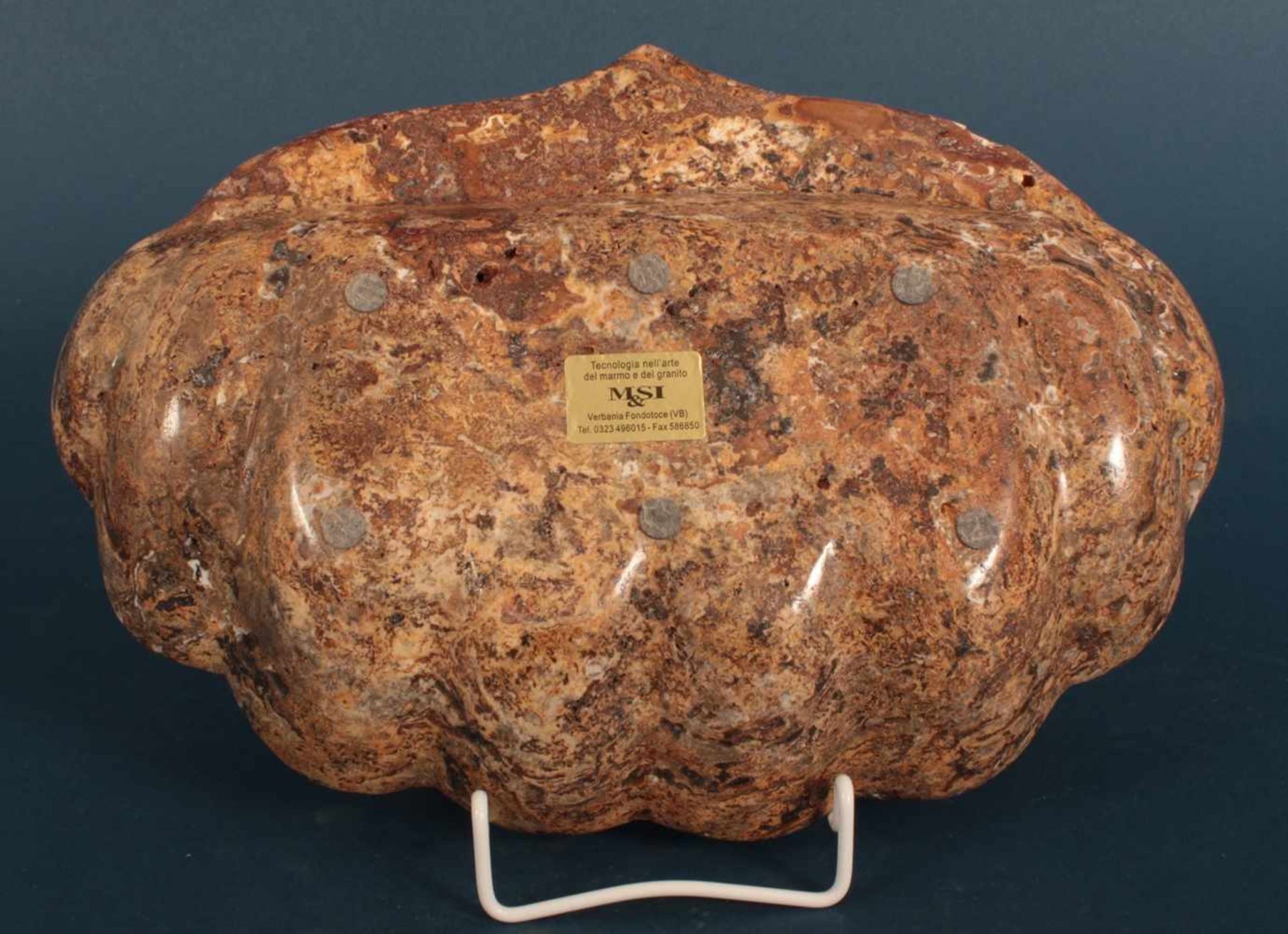 Polierte Mineralstein-Seifenablage in Muschelform, ca. 22 x 32 cm. Bodenseitiger Aufkleber bez. " - Bild 4 aus 5
