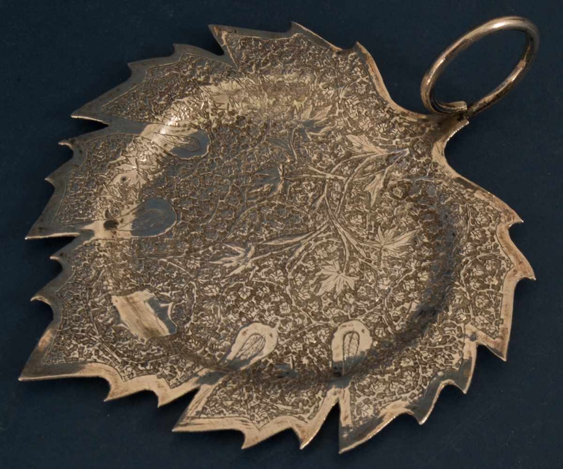 Persische Anbietschale/Blattschale mit Griff, 875er Silber (geprüft), ca. 14,5 x 12 cm, ca. 56 gr.