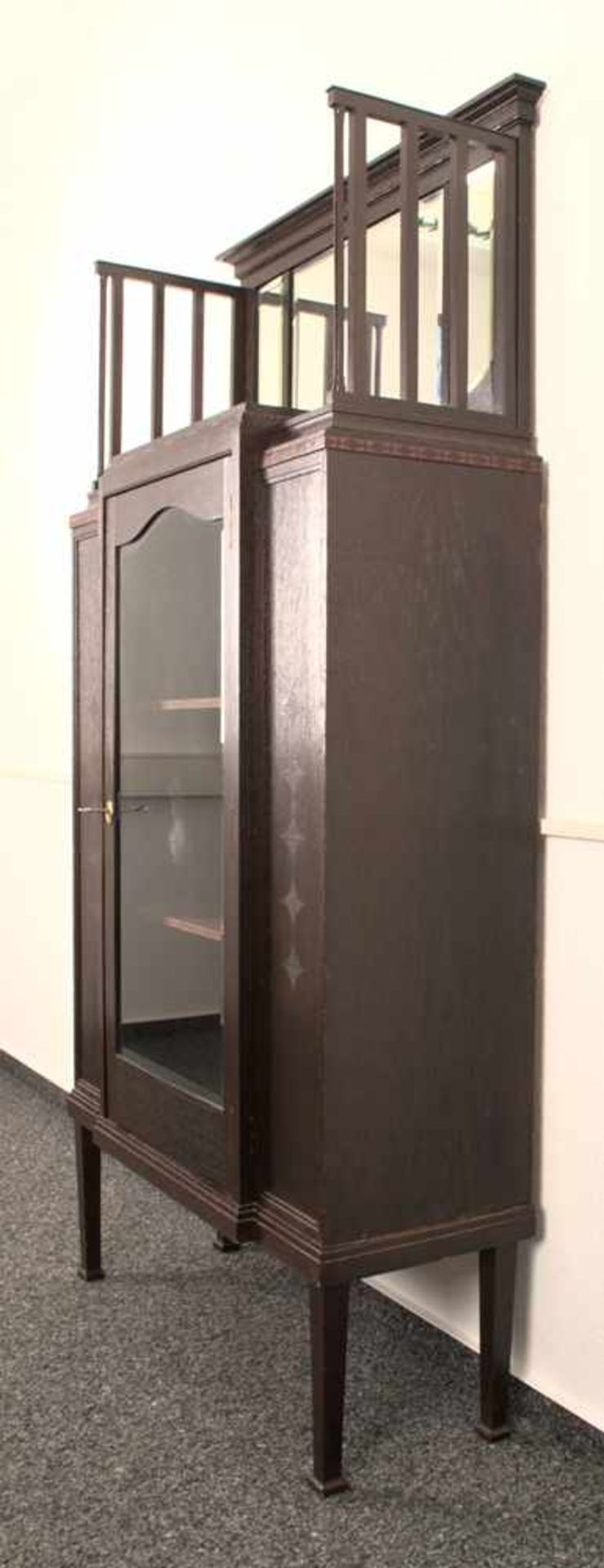 Eleganter Zierschrank/Vertiko mit Spiegelaufsatz. Jugendstil um 1910/20. Eiche massiv & furniert, - Bild 8 aus 16