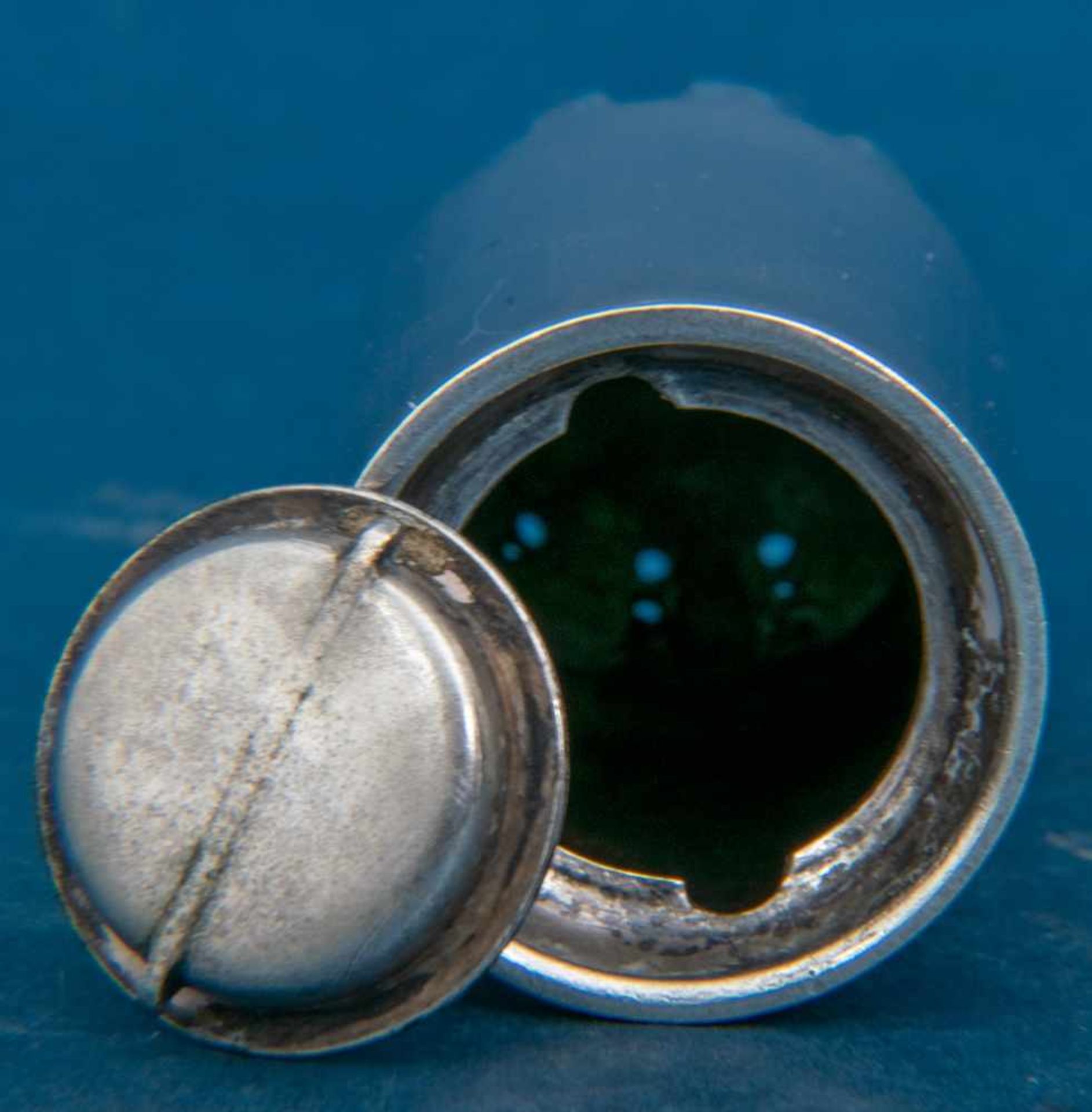 Georg Jensen: STREUER. 925er Sterlingsilber, Höhe ca. 4,7 cm, Durchmesser ca. 2,5 cm, ca. 26 gr. - Bild 4 aus 4