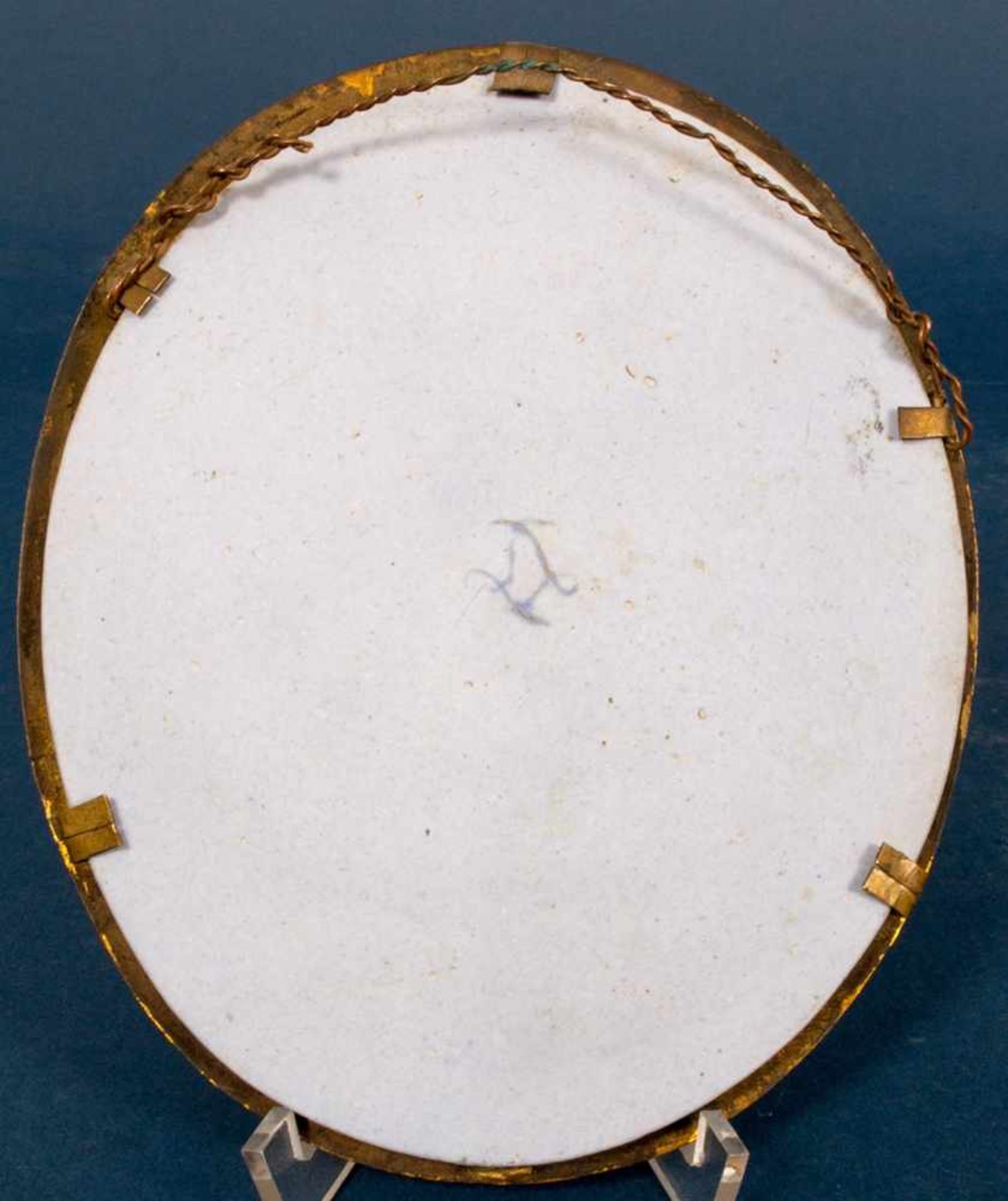 Ovales Bisquit-Porzellan Medaillon/Jasperware, ca. 16 x 13,5 cm, 19. Jhd., rückseitig mit Pseudo- - Bild 9 aus 10