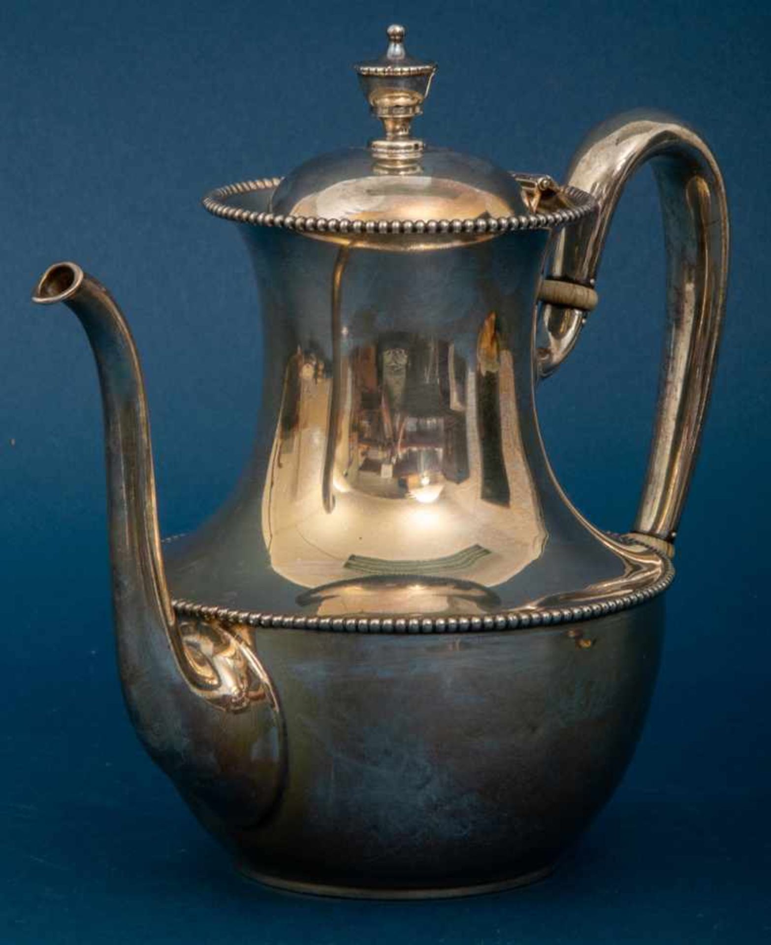 Elegante 925er Sterlingsilber Kaffeekanne mit "Perlrand"- Dekor, Höhe ca. 21 cm, ca. 619 gr. Sehr