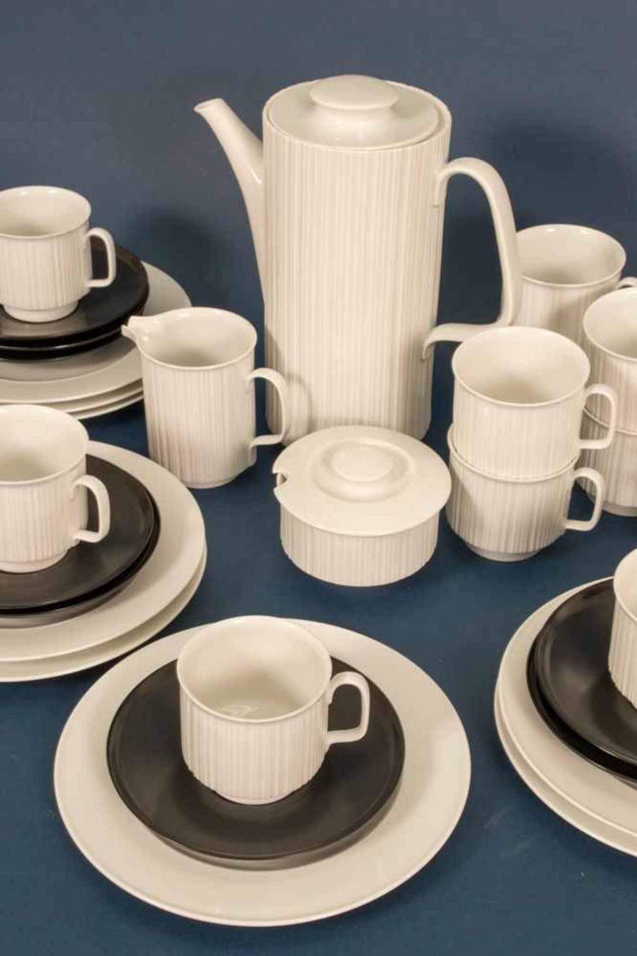 Rosenthal Kaffeeservice der 1960er/70er Jahre für 11 Personen, bestehend aus 11 Kuchentellern, 12 - Bild 7 aus 8