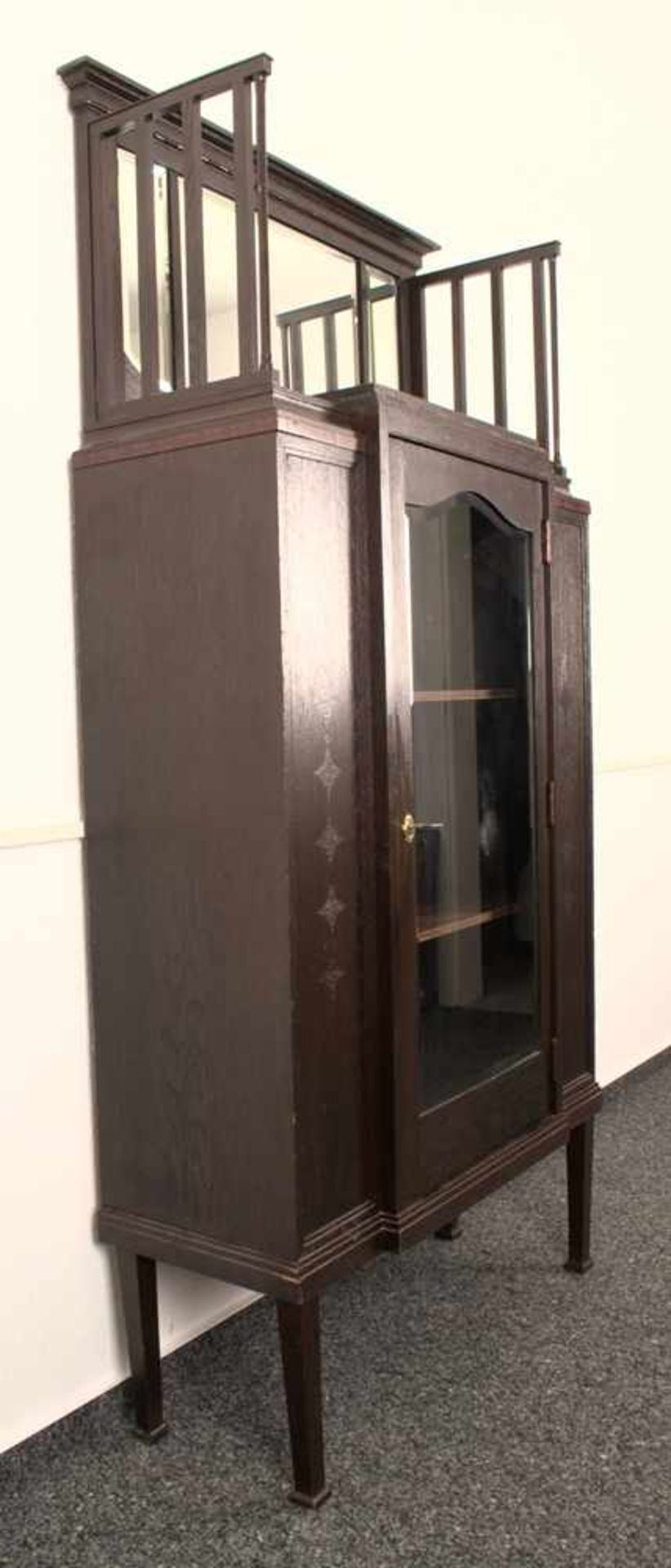 Eleganter Zierschrank/Vertiko mit Spiegelaufsatz. Jugendstil um 1910/20. Eiche massiv & furniert, - Bild 7 aus 16