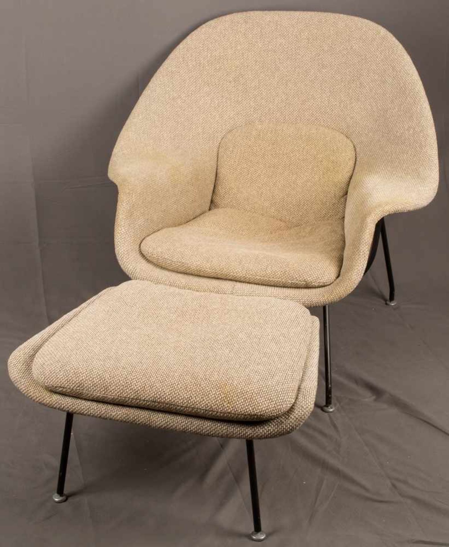 "WOMB" - Chair & Ottomane, designed by Eero Saarinen (1910 - 1961), Hersteller (wohl) Knoll - Bild 2 aus 16