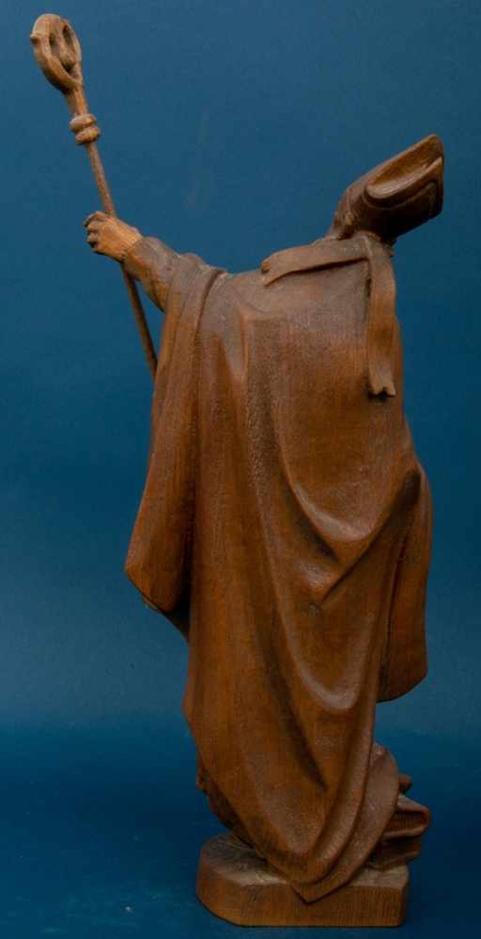 "Heiligenfigur / Kardinal", ungefasste alpenländische Holzschnitzarbeit, mehrteilige Fertigung; - Bild 3 aus 7