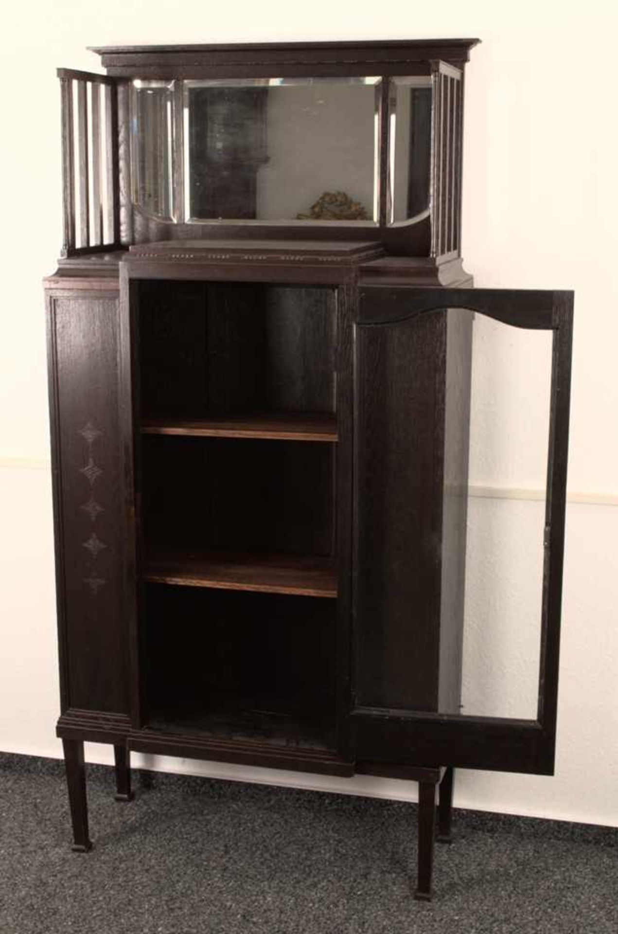 Eleganter Zierschrank/Vertiko mit Spiegelaufsatz. Jugendstil um 1910/20. Eiche massiv & furniert, - Bild 12 aus 16