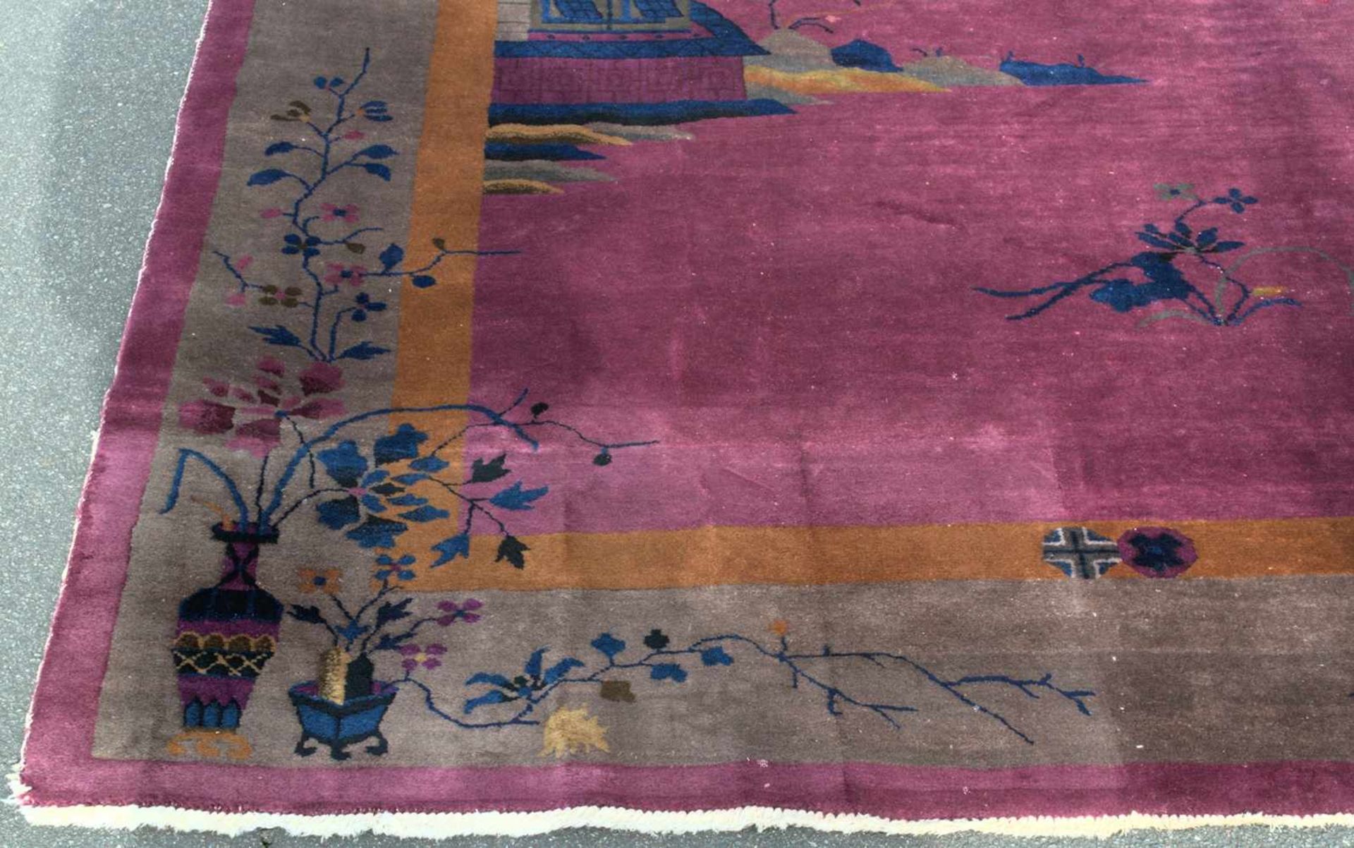 Älterer China-Teppich, ca. 270 x 345 cm, wohl 1. Hälfte 20. Jhd., lilafarbender Teppich mit - Bild 10 aus 12