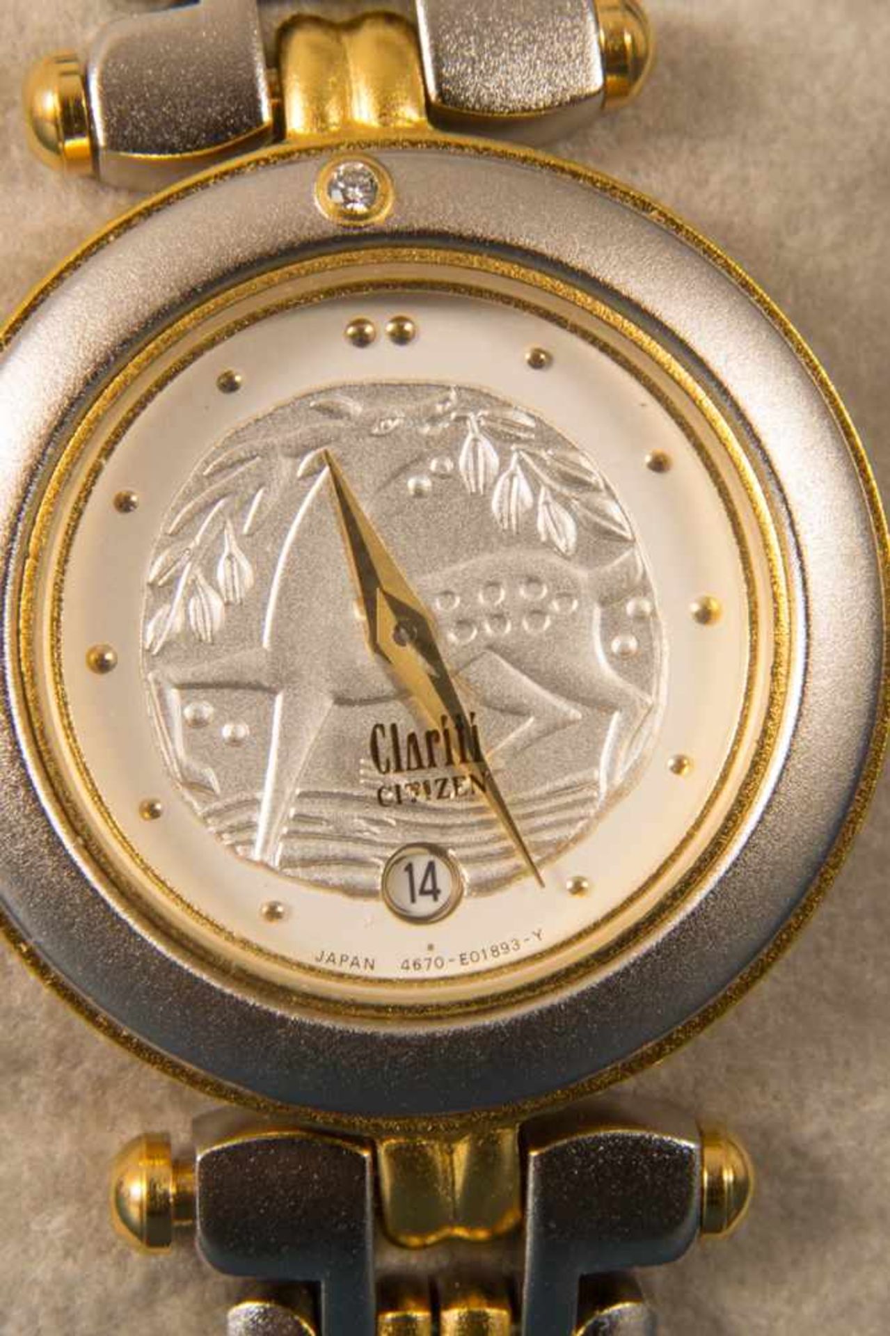 CITIZEN - CLARITI - BICOLOR (Stahl/Gold) Damenarmbanduhr, Ziffernblatt mit figürlicher Vignette (Reh - Bild 5 aus 8