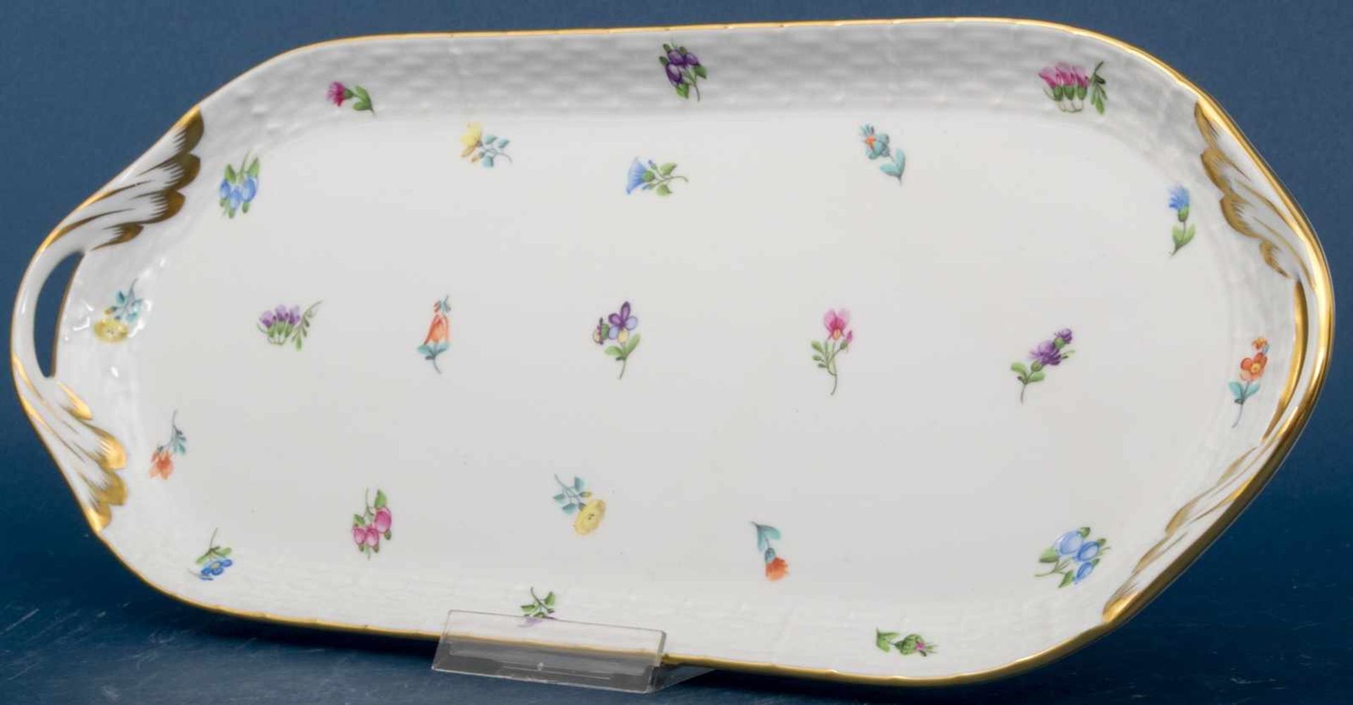 Längliches Kuchentablett, Herend Weißporzellan mit polychromer Blütenmalerei, plastischer - Bild 2 aus 6
