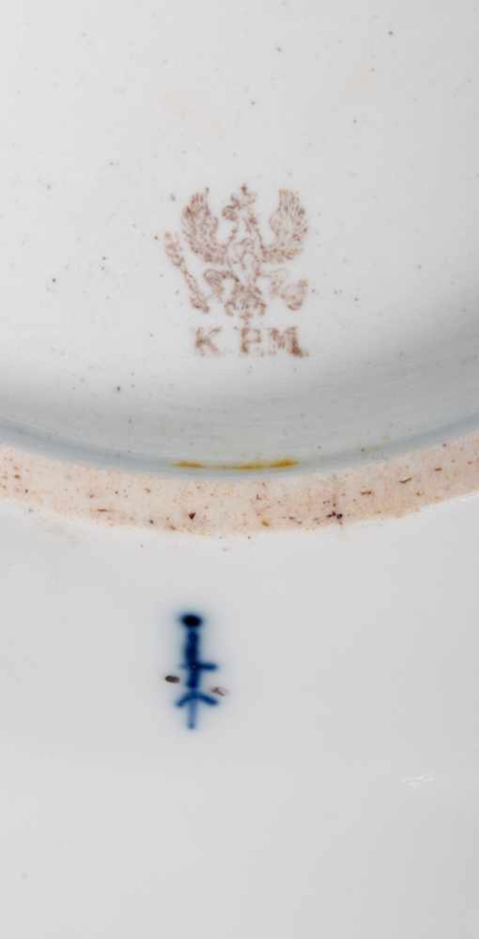 Zwei ovale Platten der KPM Berlin, 19. Jhdt. Weißporzellan mit polychromem Floraldekor u. reicher - Image 11 of 14