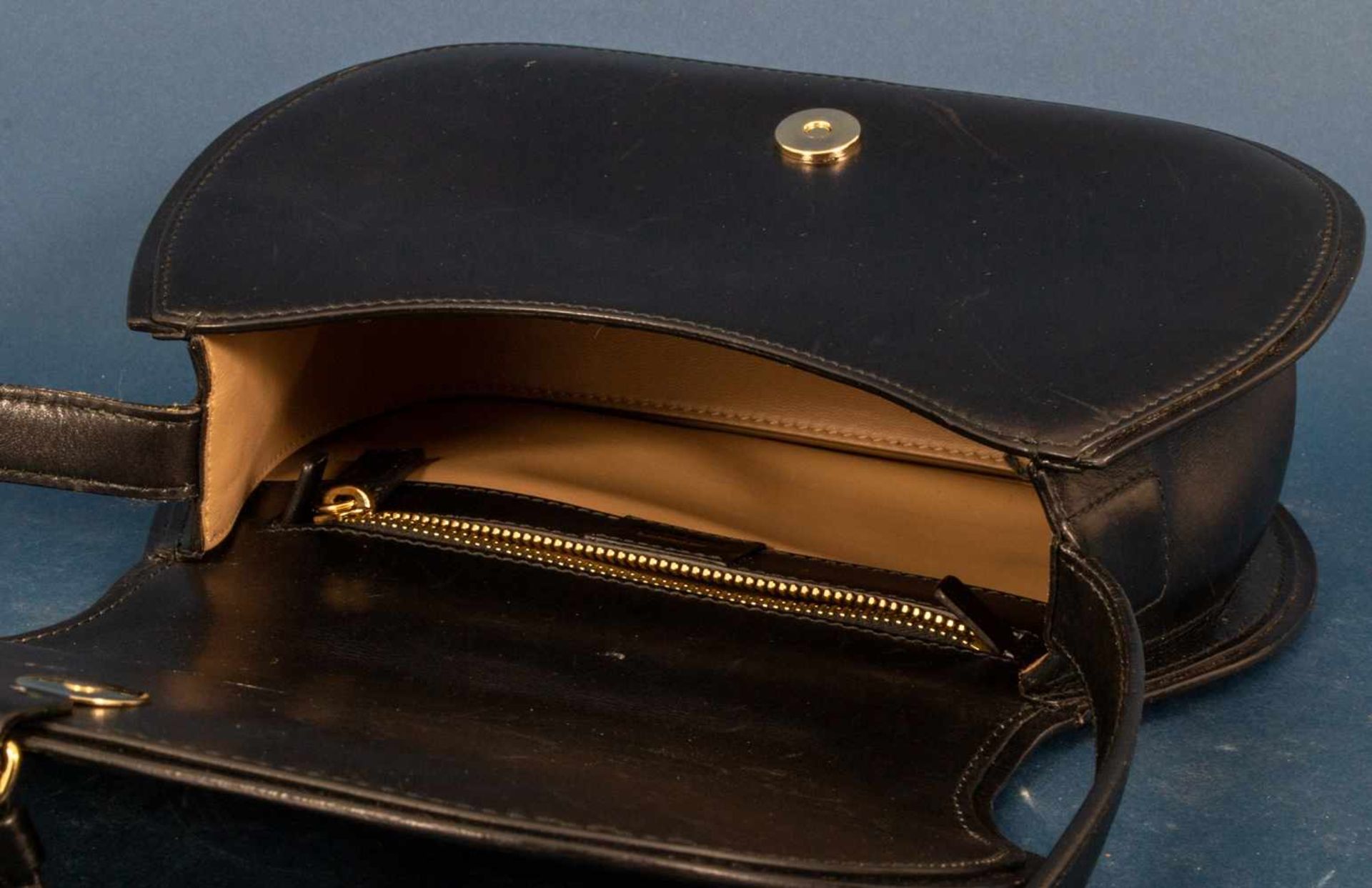 JIL SANDER - Damenhandtasche/Umhängetasche, schwarzes Leder mit polierten Messing-Beschlägen/ - Bild 5 aus 9