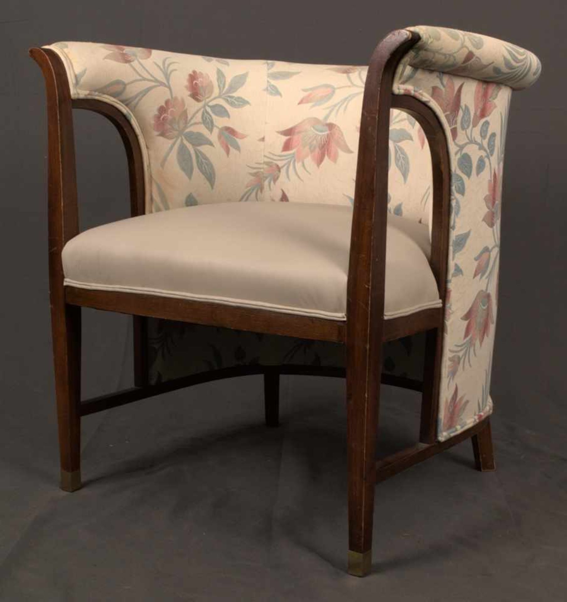 Wiener Polstersessel, hufeisenförmiges, gepolstertes Sesselgestell mit geraden, knatigen Beinen (die