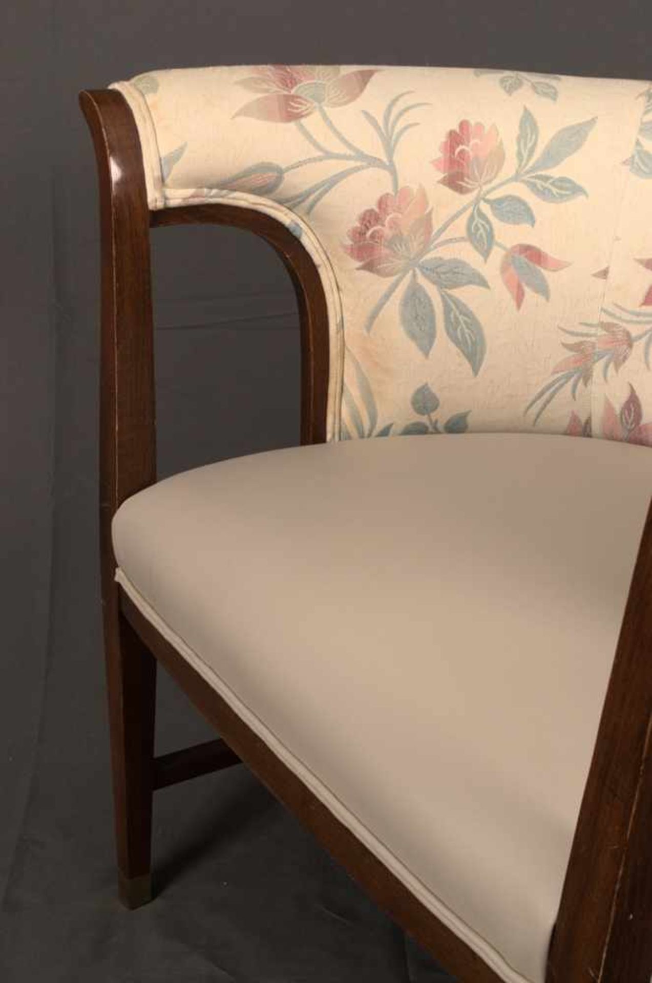 Wiener Polstersessel, hufeisenförmiges, gepolstertes Sesselgestell mit geraden, knatigen Beinen (die - Image 13 of 19