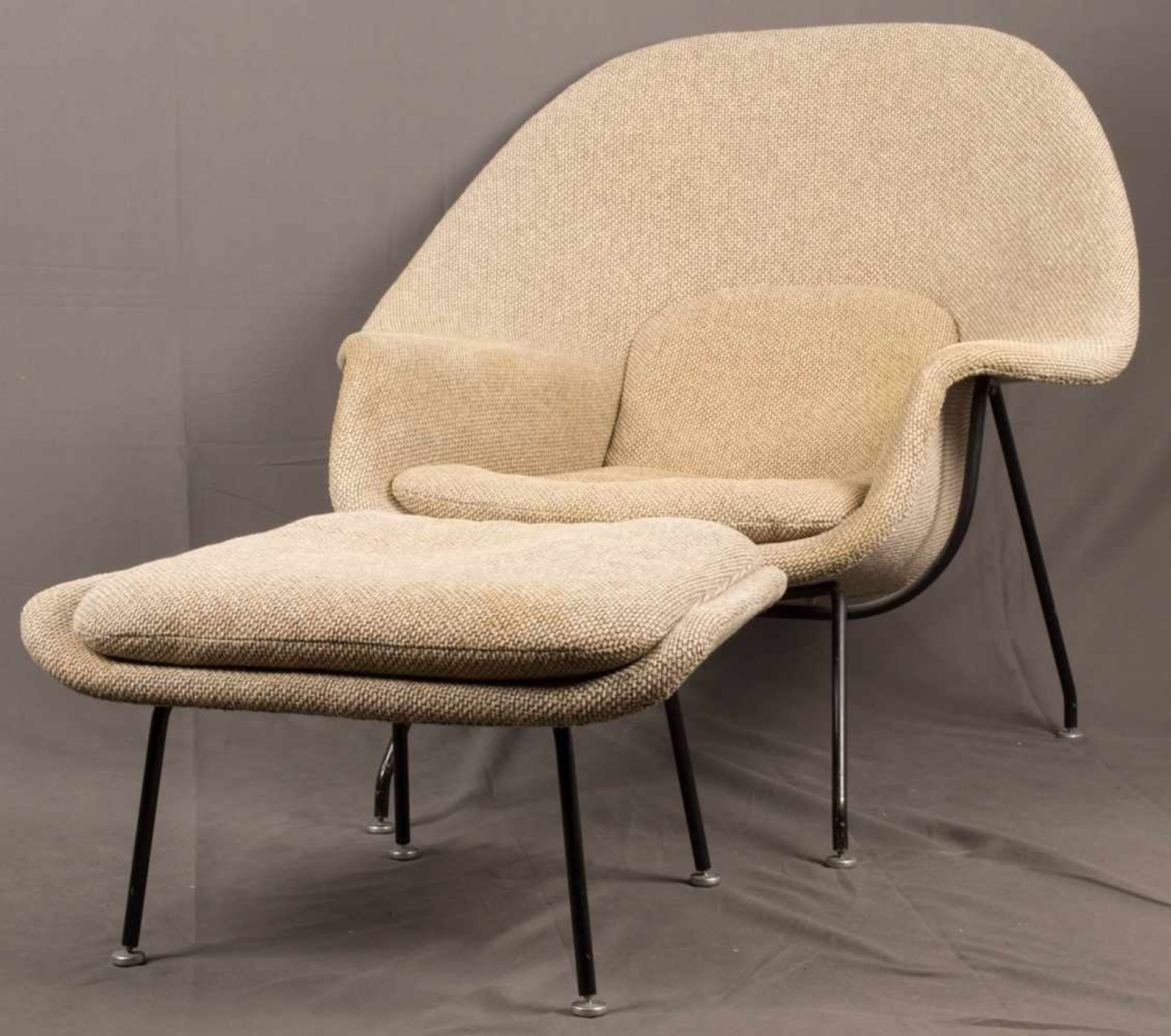 "WOMB" - Chair & Ottomane, designed by Eero Saarinen (1910 - 1961), Hersteller (wohl) Knoll - Bild 3 aus 16