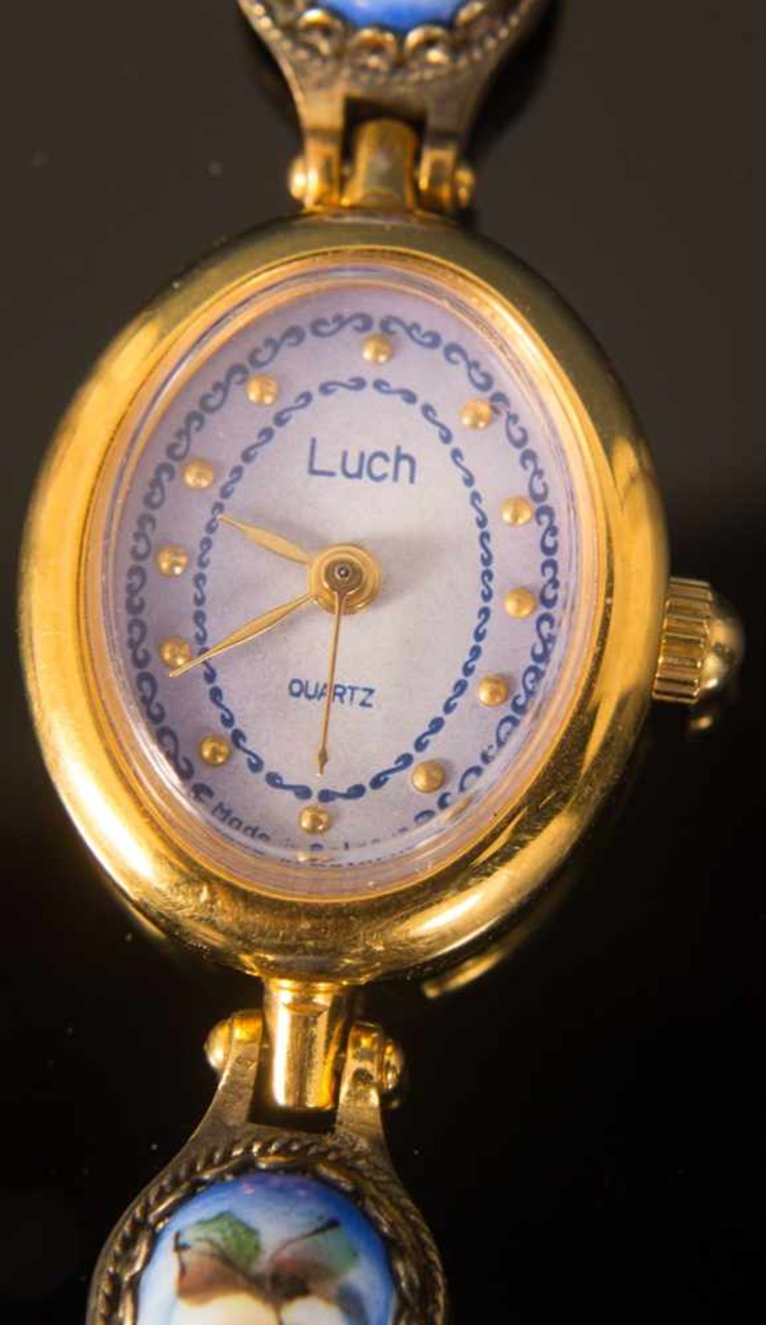 Elegante Damenarmbanduhr der Marke "LUCH", ungeprüftes Quarzwerk, vergoldetes und teilemailliertes - Bild 2 aus 9