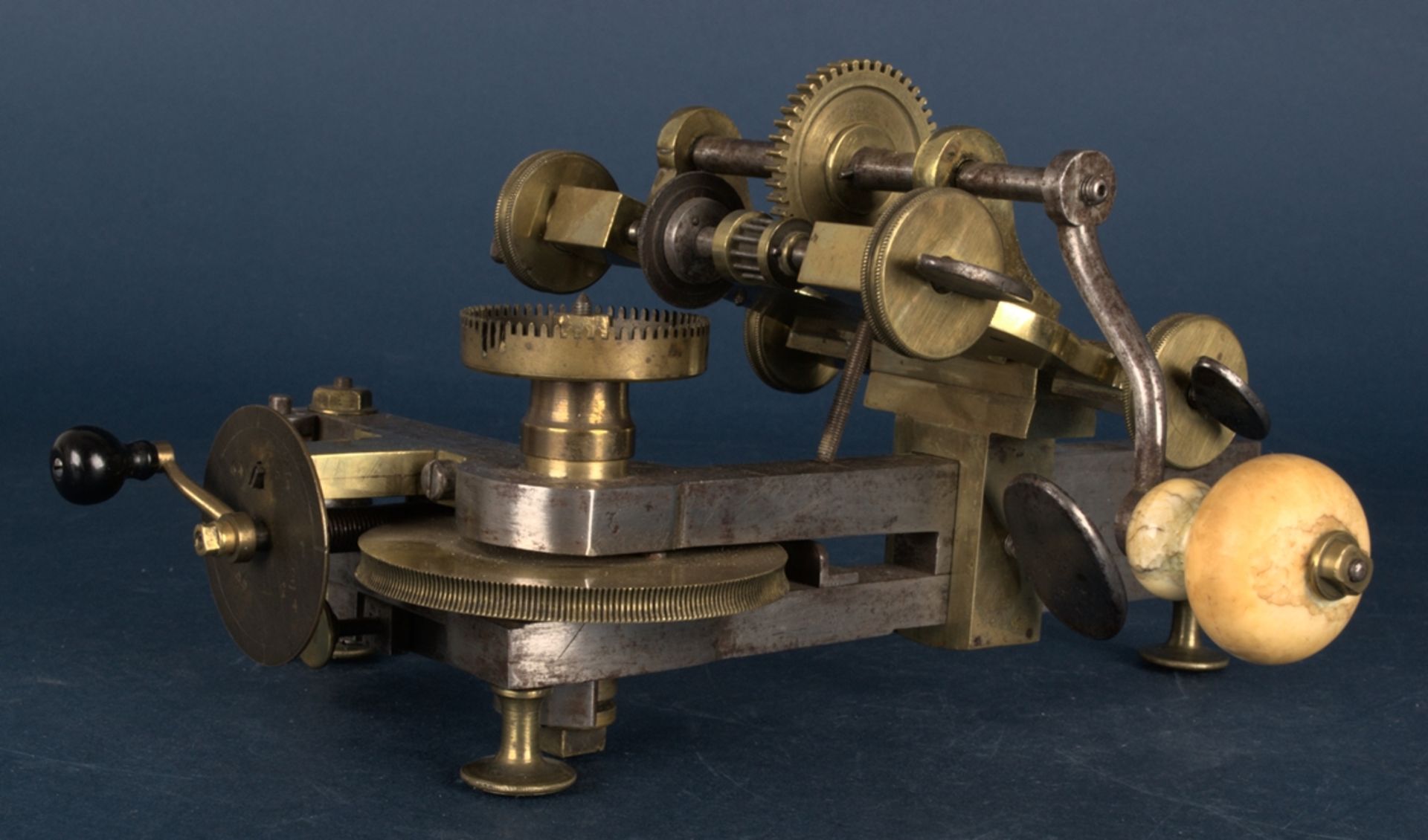 Zahnradfräsmaschine/Zahnräderschneidemaschine, frühes Uhrmacherwerkzeug, deutsch Mitte 18. Jhd., - Image 11 of 29