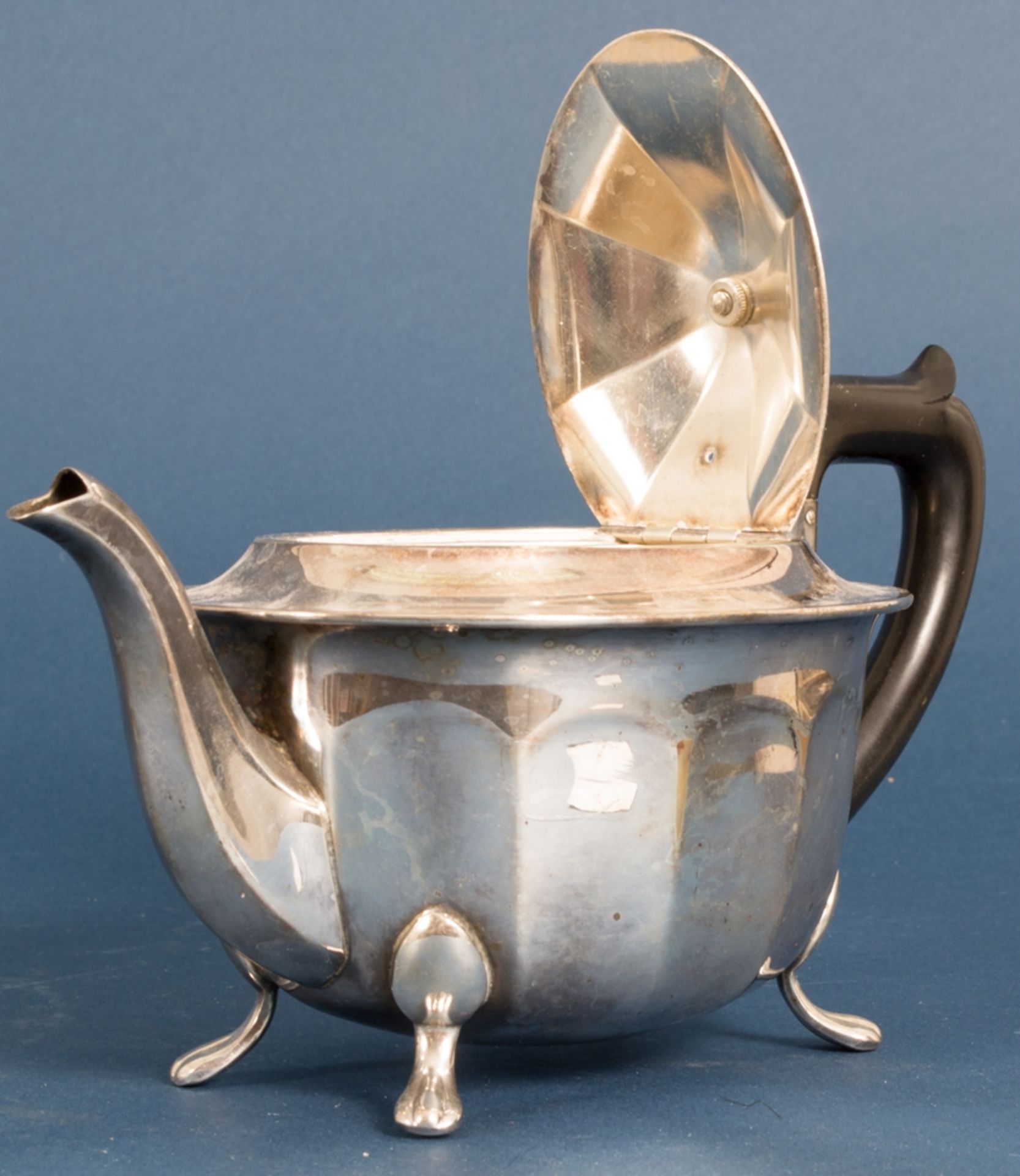 Englische Teekanne, EPNS = Electronic plated Nickel Silver, versilberter Korpus auf ausgestellten - Bild 6 aus 10