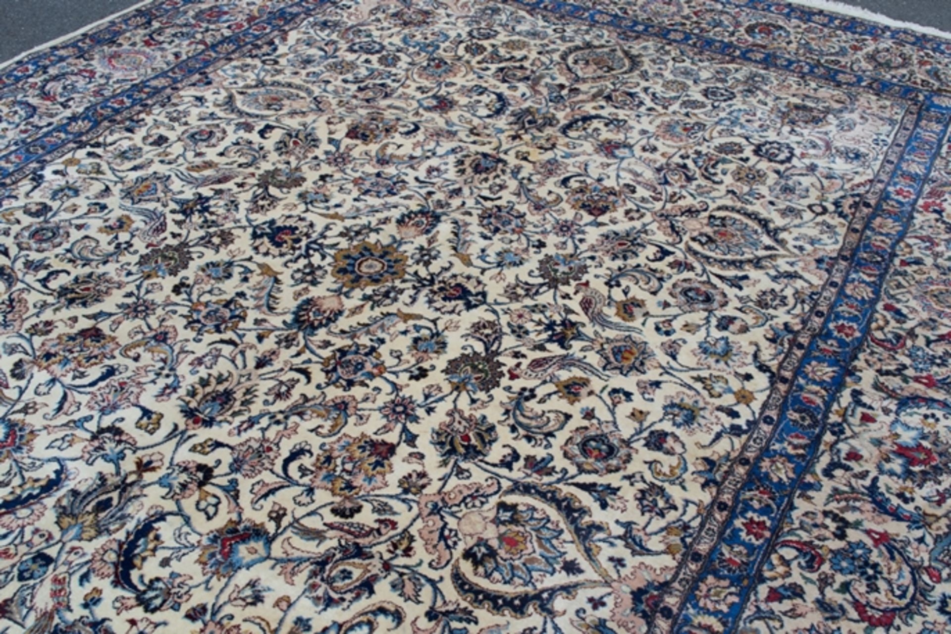 Großer, eleganter Orientteppich, Iran, Ende 20. Jhd., ca. 290 x 450 cm. Durchgemusterter Fond, - Bild 6 aus 17