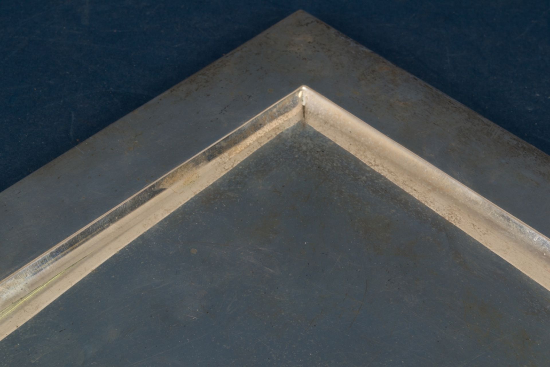 Quadratisches 800er Silbertablett, Handarbeit, Punzen *971 - AL", ca. 28 x 28,5 cm, ca. 680 gr. Sehr - Bild 3 aus 6