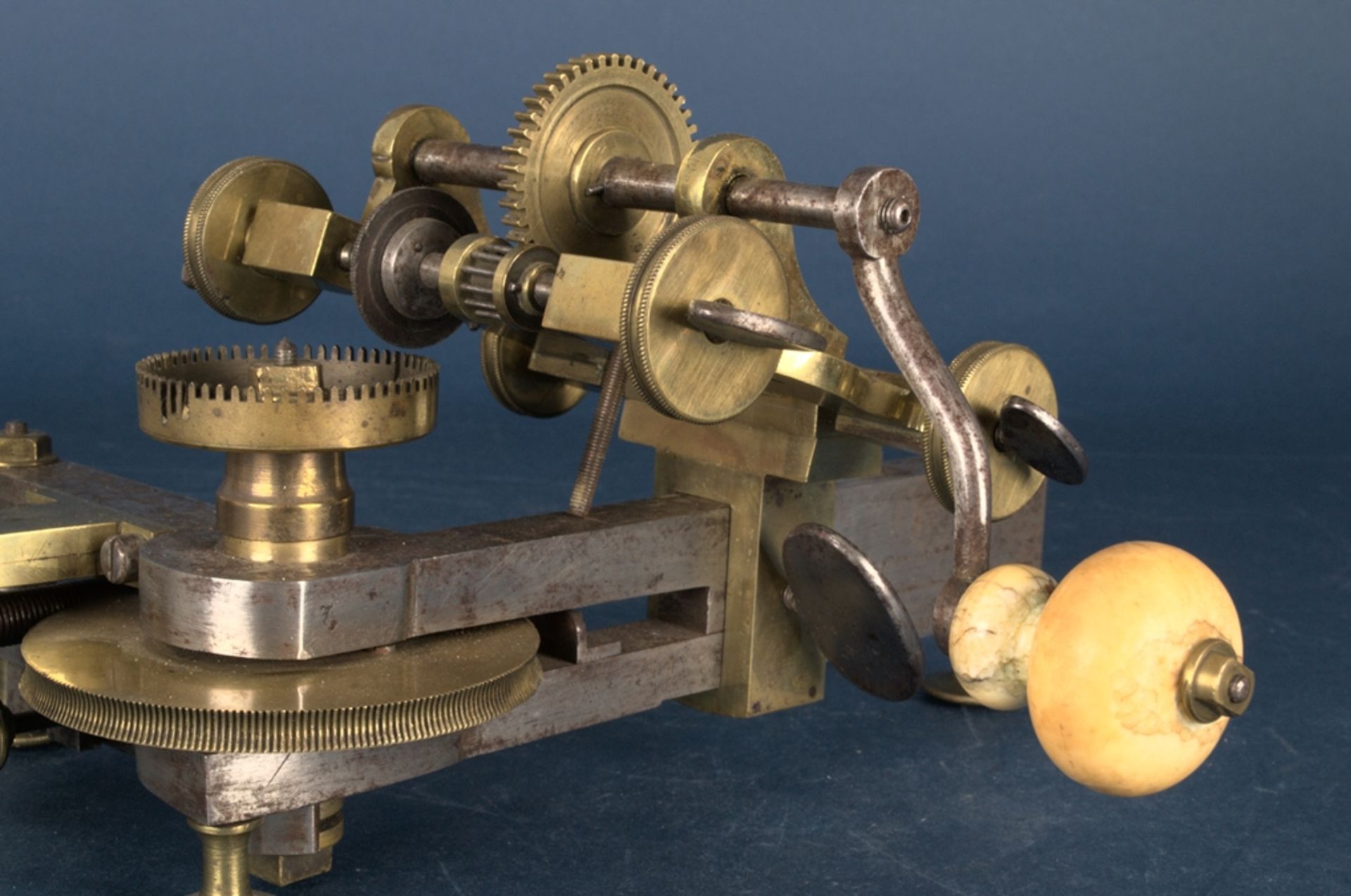 Zahnradfräsmaschine/Zahnräderschneidemaschine, frühes Uhrmacherwerkzeug, deutsch Mitte 18. Jhd., - Image 13 of 29