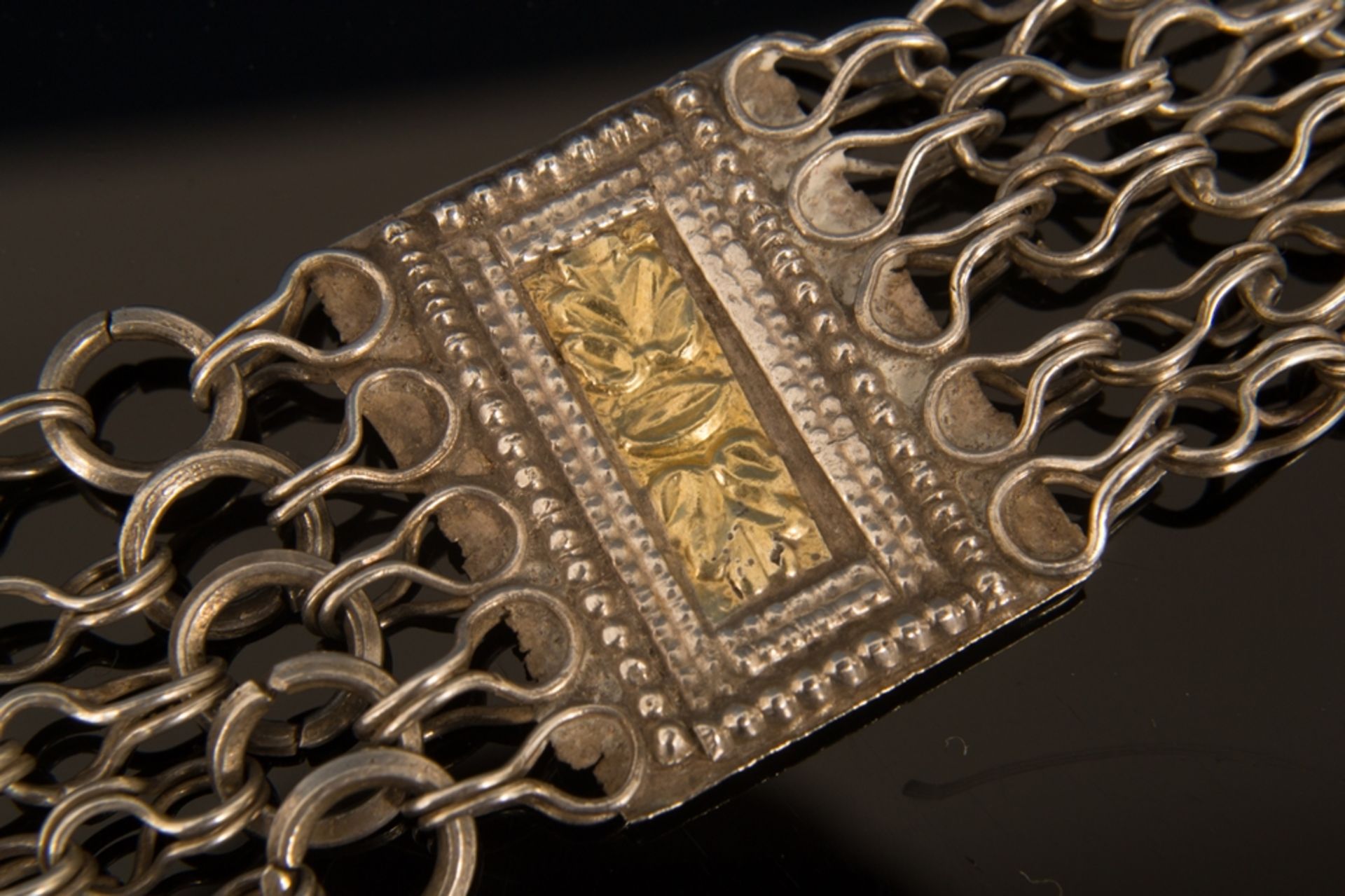 Gliederarmband aus dem Oman. Silber, teilweise vergoldet, ungestempelt. Länge ca. 35 cm. - Bild 6 aus 11