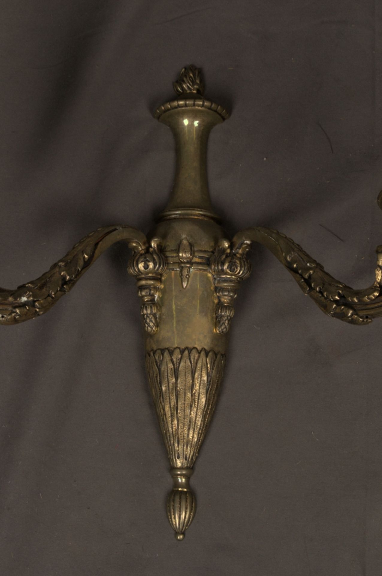 Paar Wandlampen/Wandappliken, im Louis XVI-Stil. Messing. Höhe ca. 33 cm, Breite ca. 39 cm, - Bild 3 aus 6