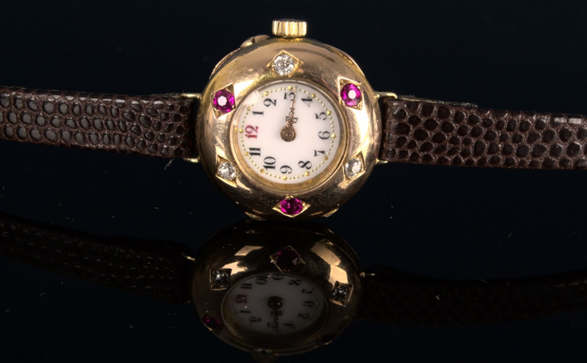 Elegante, frühe Damenarmbanduhr, um 1900, rundes, an der Oberseite gewölbtes, massives 585er - Bild 3 aus 9