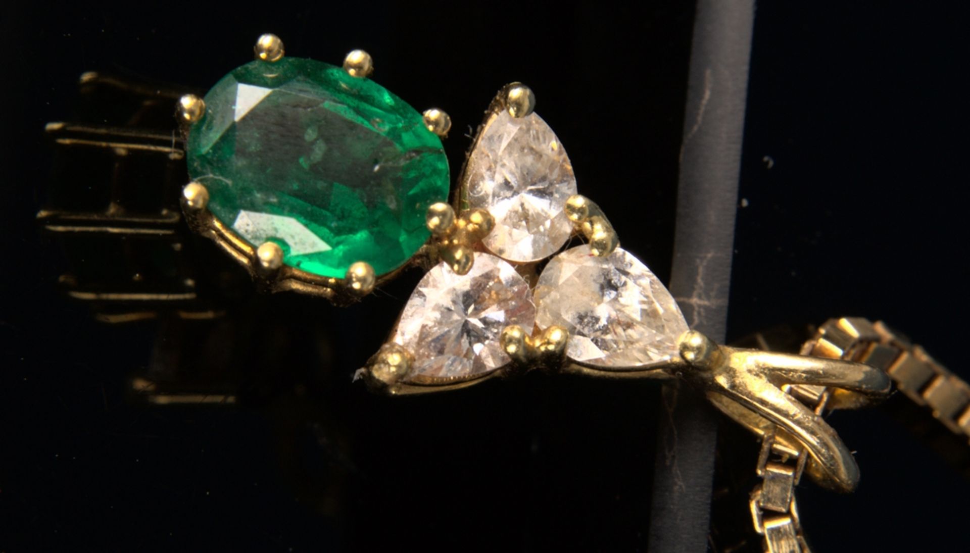 18 K Halskette mit Edelstein besetztem, tropfenförmigem Kettenanhänger mit 3 Diamantsplittern und - Bild 5 aus 6