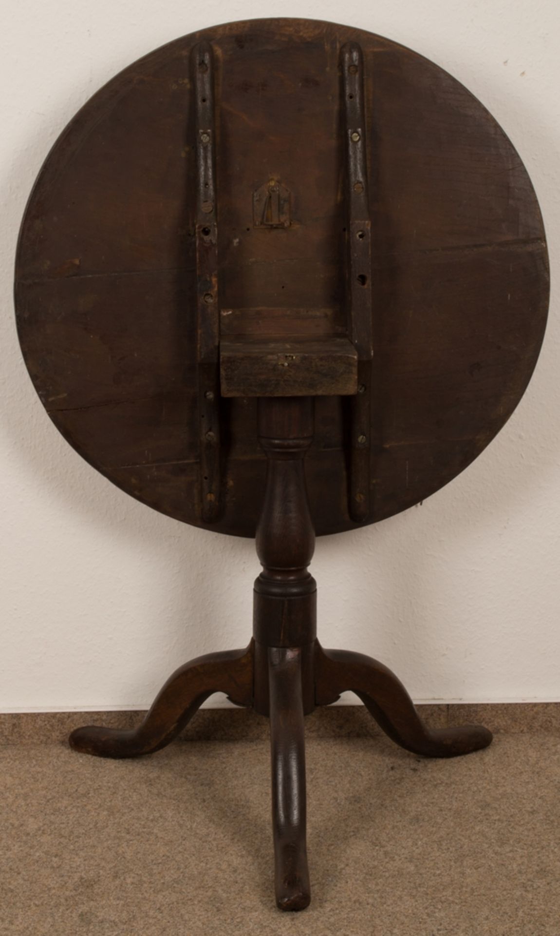 Antiker "Tripod-Table", England, 19. Jhd., dreibeiniges Tischgestell (Ulme oder Eiche) mit - Image 7 of 7