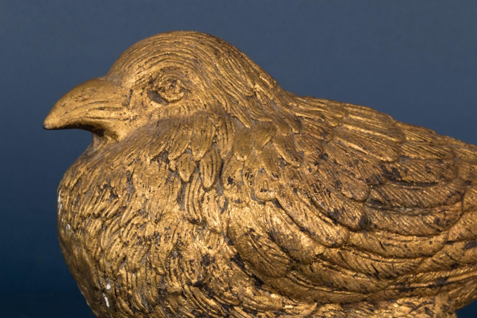"TAUBE" - Goldbronzierter Metallguss eines stehenden Vogels. Ungemarkt/unbezeichnet. Höhe ca. 16,5 - Bild 2 aus 7