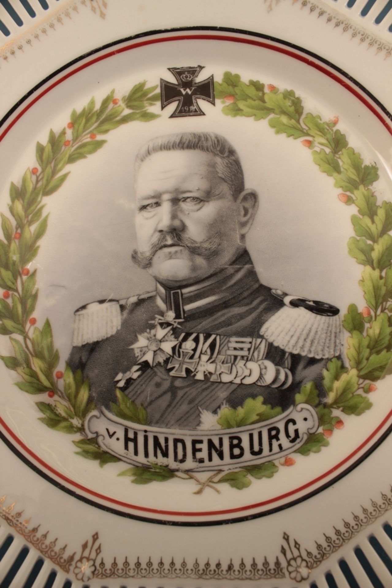 "HINDENBURG" - Patriotischer Teller mit dem Konterfei des Generalfeldmarschall von Hindenburg. - Bild 3 aus 6