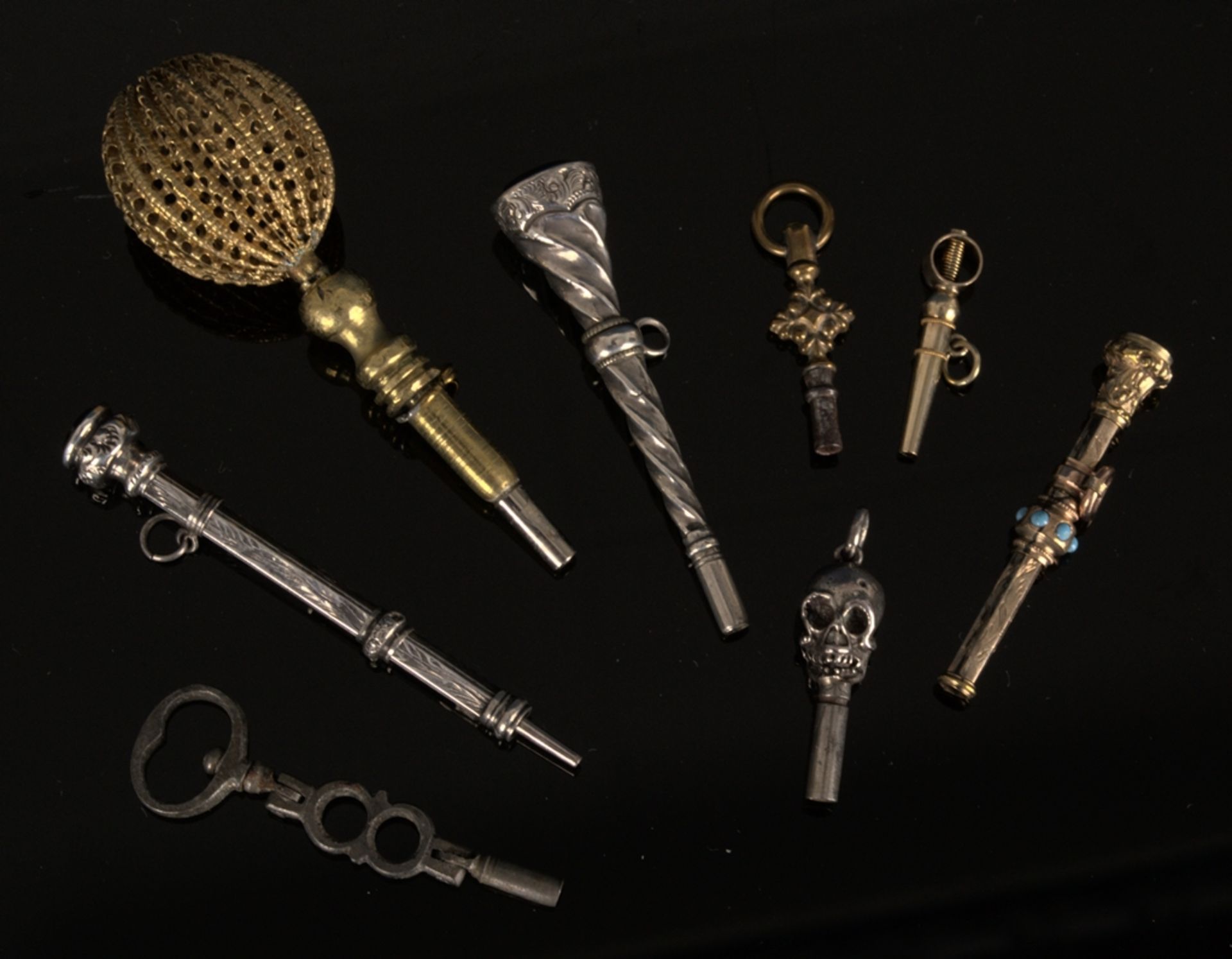 8teilige Sammlung versch. Taschenuhrenschlüssel, überwiegend 19. Jhd. Versch. Alter, Größen, - Image 2 of 24