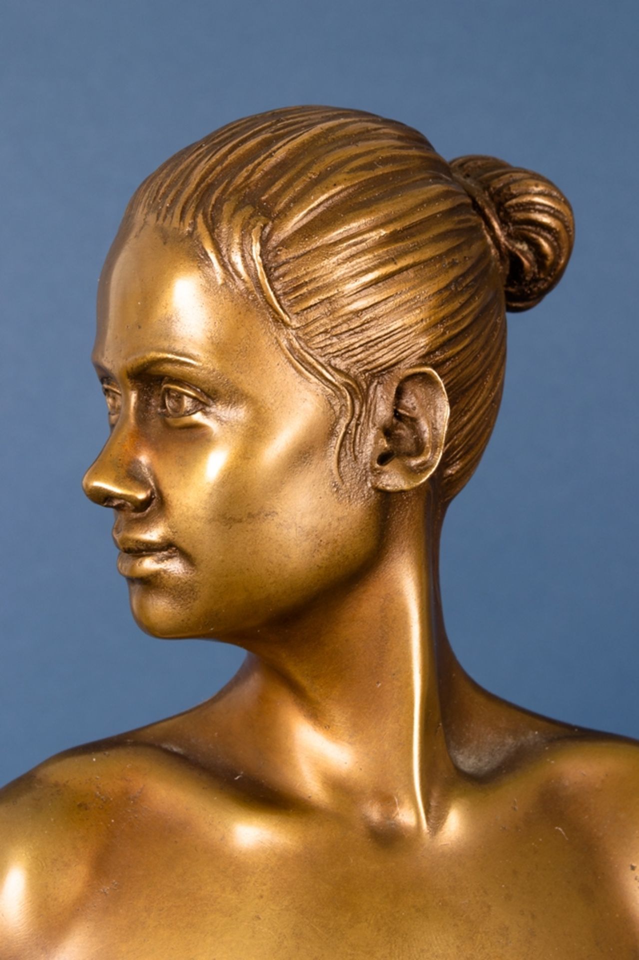 "Mädchen auf dem Weg" (Original Titel), multiple, goldbraun patinierte Bronze des Karl-Ludwig - Bild 11 aus 15