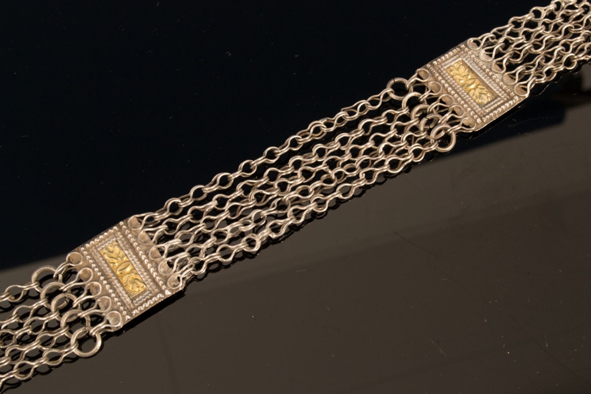 Gliederarmband aus dem Oman. Silber, teilweise vergoldet, ungestempelt. Länge ca. 35 cm. - Bild 2 aus 11