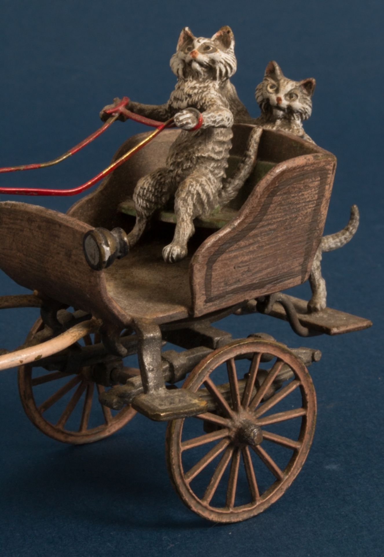"Der Ausflug" - Wiener Kleinbronze. Von Ziegenbock gezogener Einspänner mit zwei Katzen. Polychrom - Bild 2 aus 26