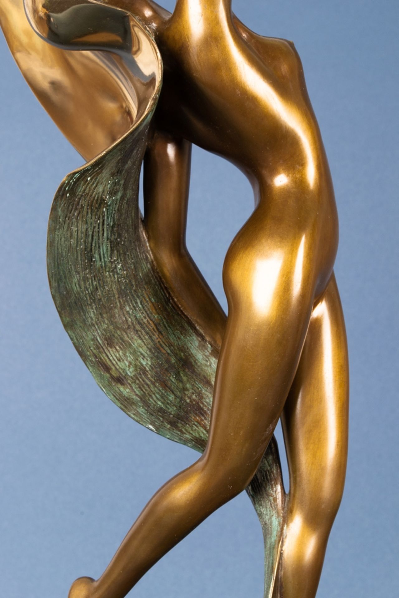 "Erotische Tänzerin" mit langem Haar. Multiple Bronze des Angelo Basso (1943 - 2011), Basso war - Bild 5 aus 9