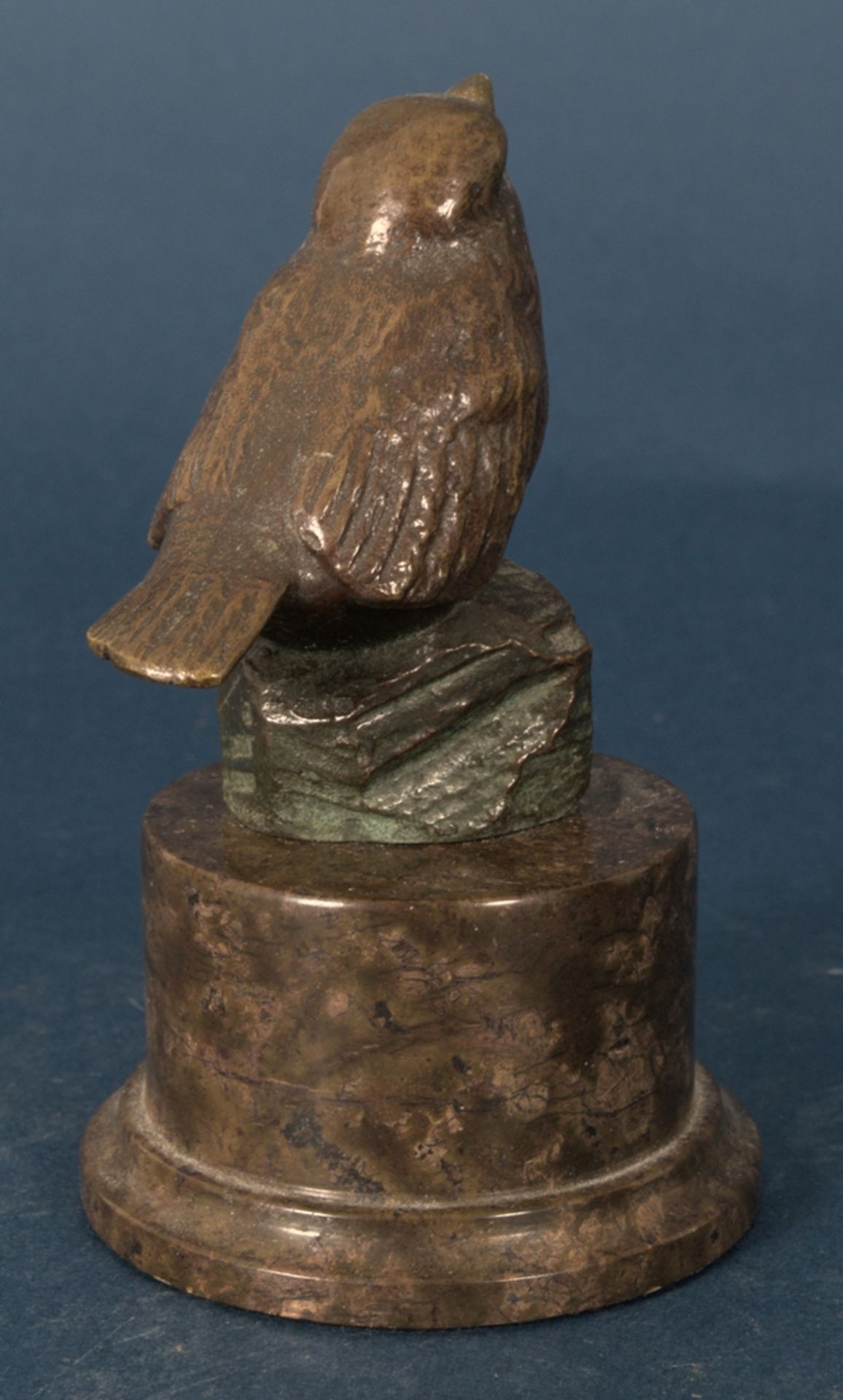 Zwei Kleinbronzen: "Vogel auf Stein" & "Vogel auf Ast" (signiert K. Heynen-Dumont), auf runden - Bild 12 aus 17