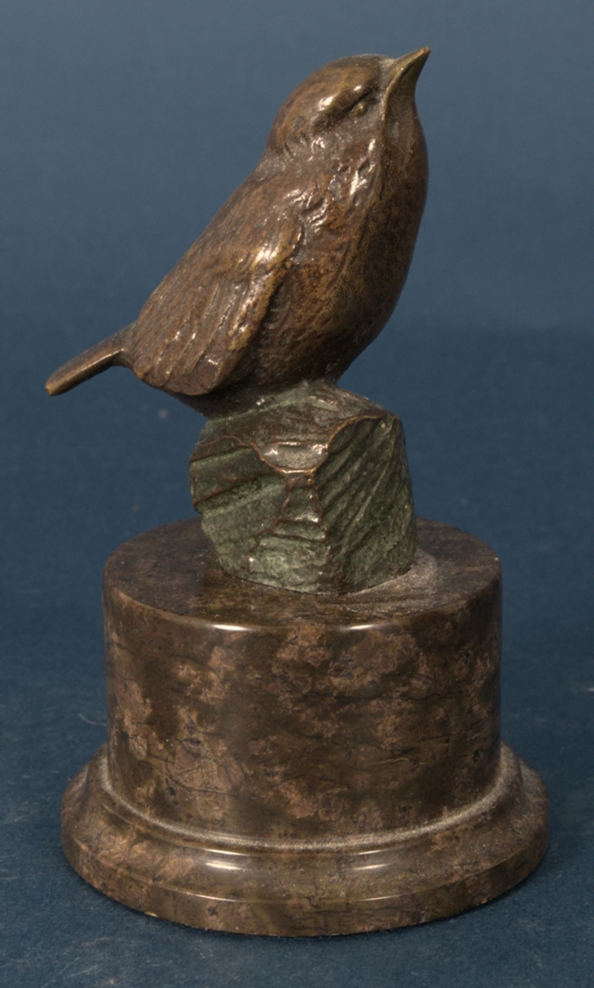 Zwei Kleinbronzen: "Vogel auf Stein" & "Vogel auf Ast" (signiert K. Heynen-Dumont), auf runden - Bild 13 aus 17