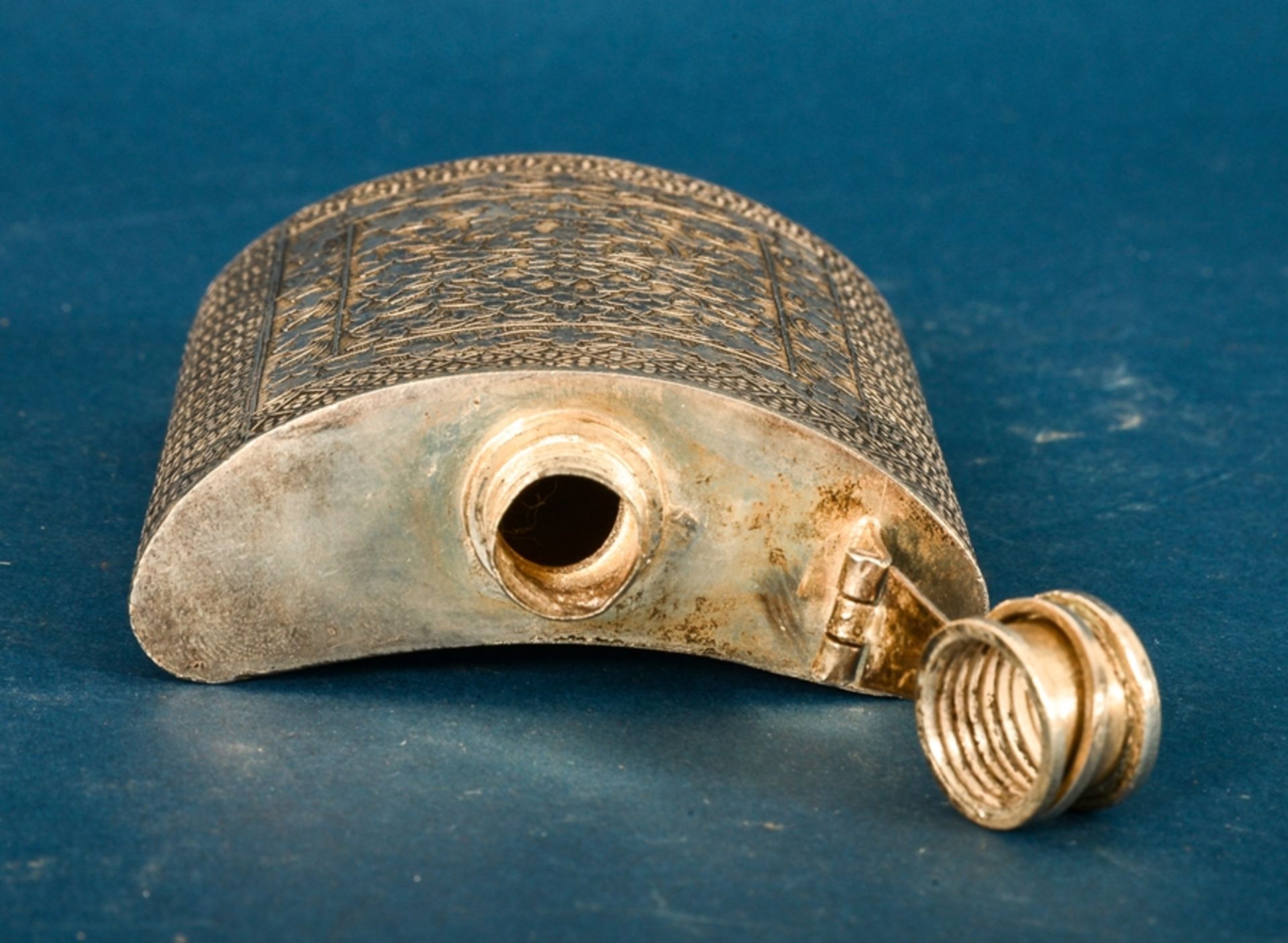 Silberne Taschenflasche mit Schraubverschluß. Geprüftes, wohl 900er Silber, Persien um 1920/30, sehr - Bild 5 aus 8