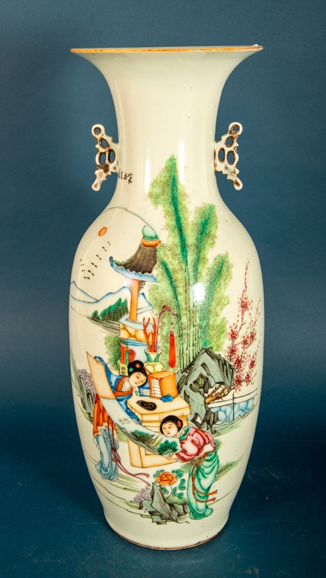 Bodenvase, China, 1920er/30er Jahre, ungemarkt, Höhe ca. 58 cm, Durchmesser ca. 22 cm. Hals