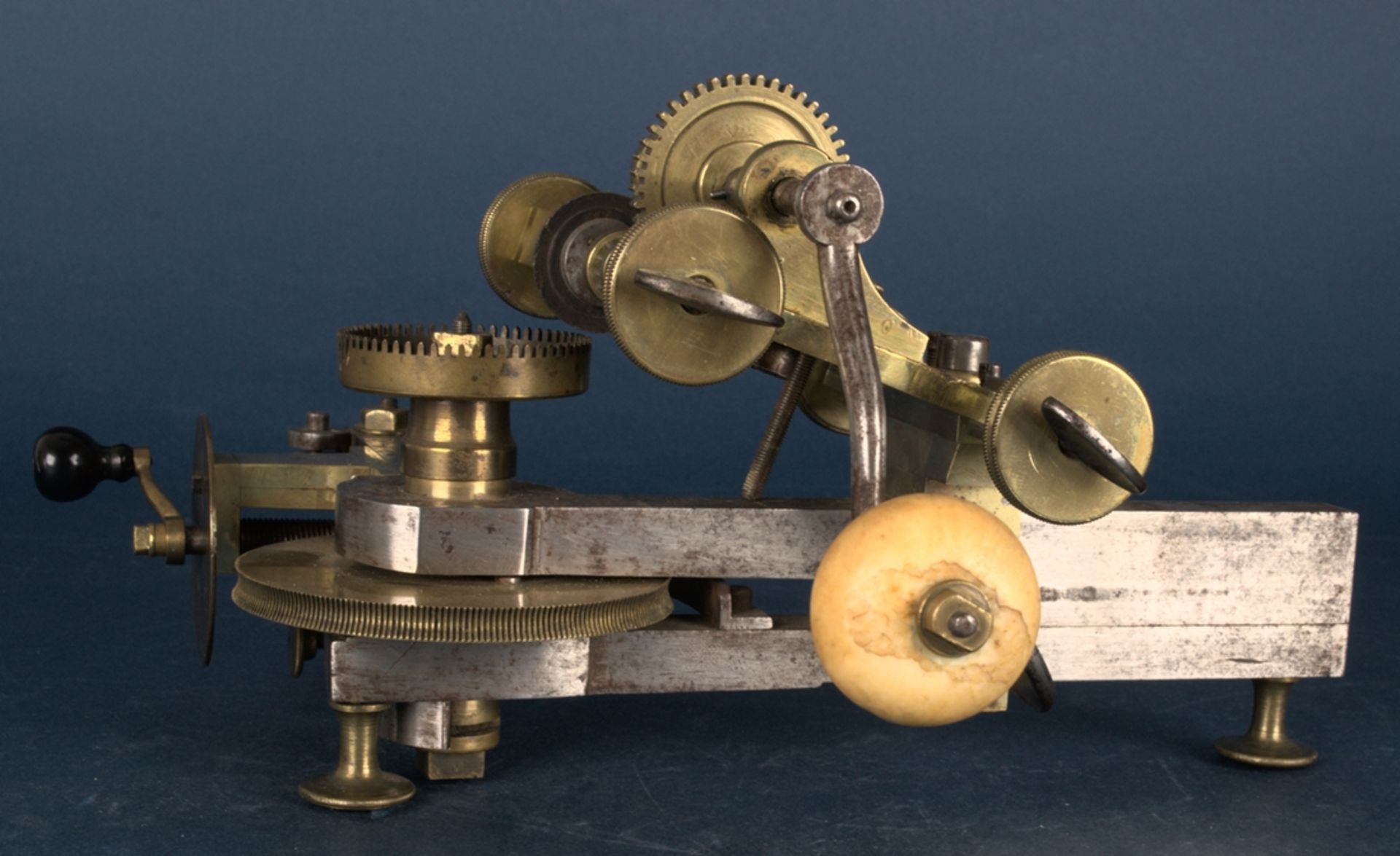 Zahnradfräsmaschine/Zahnräderschneidemaschine, frühes Uhrmacherwerkzeug, deutsch Mitte 18. Jhd., - Image 10 of 29
