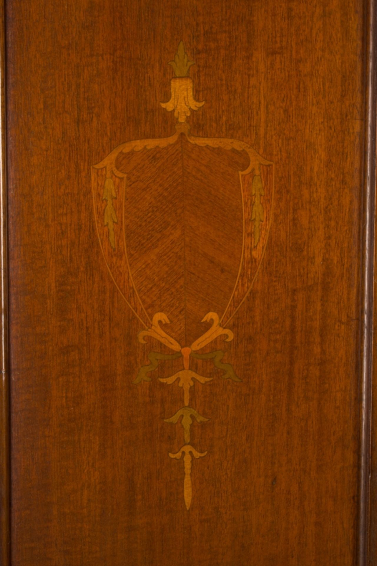 Englischer Garderobenschrank, Mahagoni furnierter, eintüriger Nadelholzkorpus mit ovalem, - Bild 4 aus 7