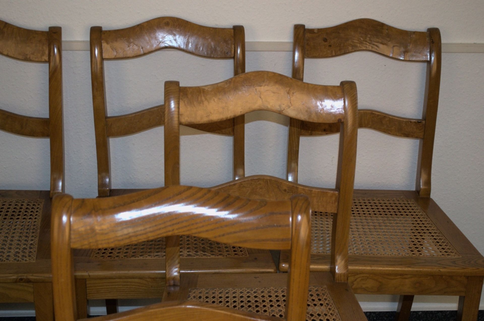Folge von 8 (5 + 3) ähnlichen Stühlen. Esche massiv, teilweise furniert, Biedermeier zwischen 1830 & - Bild 14 aus 24