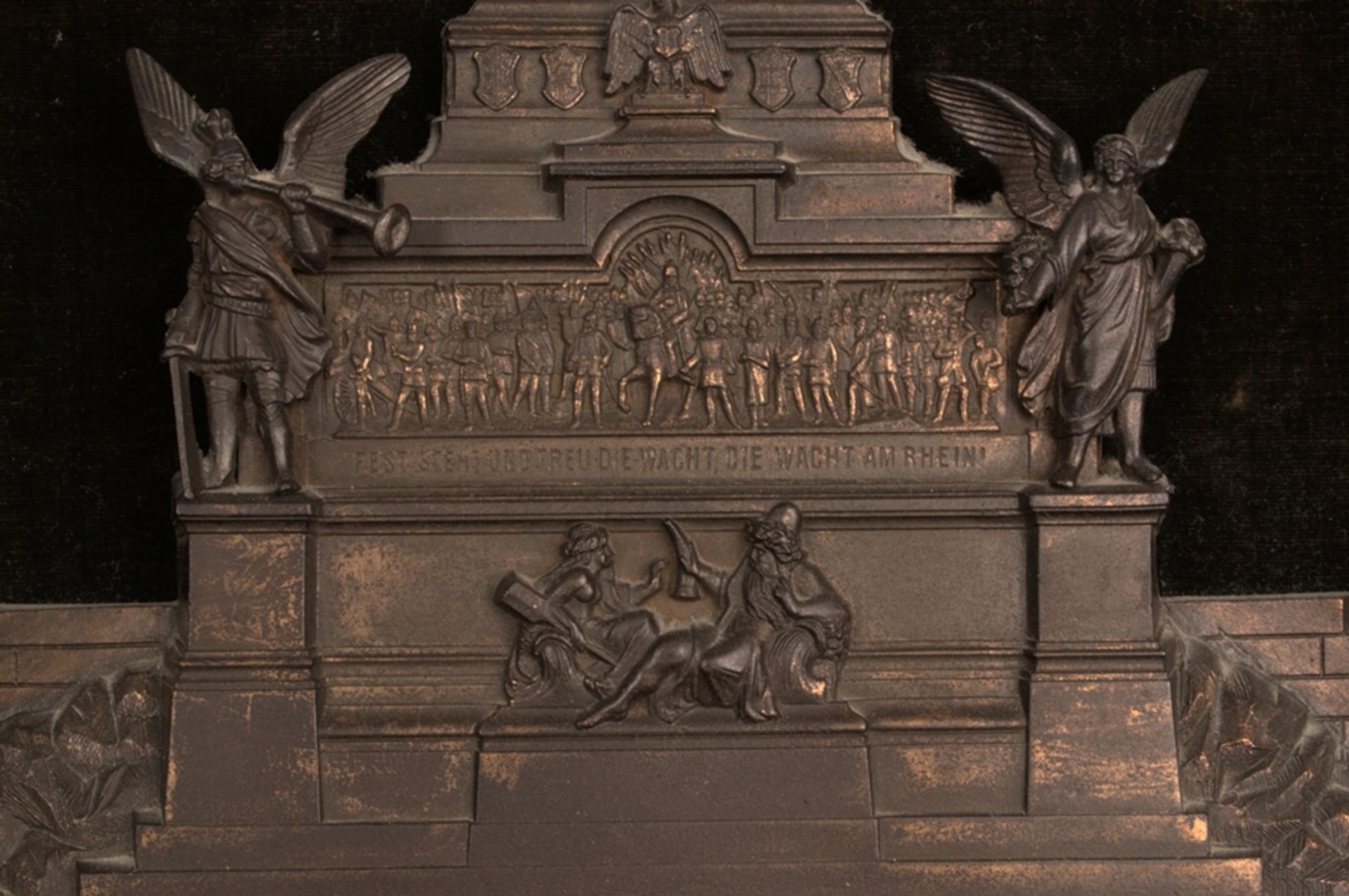 "Das Nationaldenkmal auf dem Niederwald", bei Rüdesheim am Rhein, auf Samt montiertes Relief des - Bild 7 aus 11