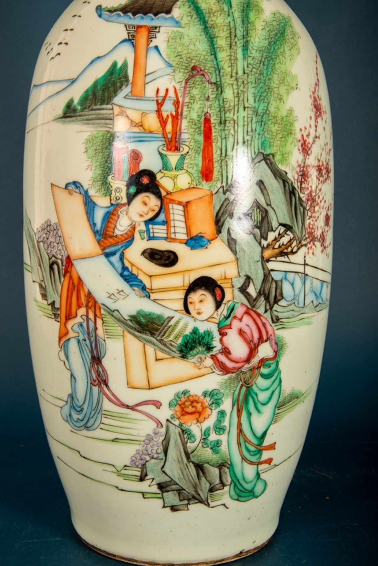 Bodenvase, China, 1920er/30er Jahre, ungemarkt, Höhe ca. 58 cm, Durchmesser ca. 22 cm. Hals - Image 7 of 10