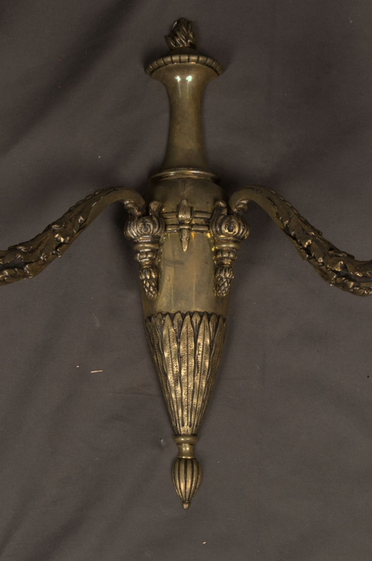 Paar Wandlampen/Wandappliken, im Louis XVI-Stil. Messing. Höhe ca. 33 cm, Breite ca. 39 cm, - Bild 4 aus 6