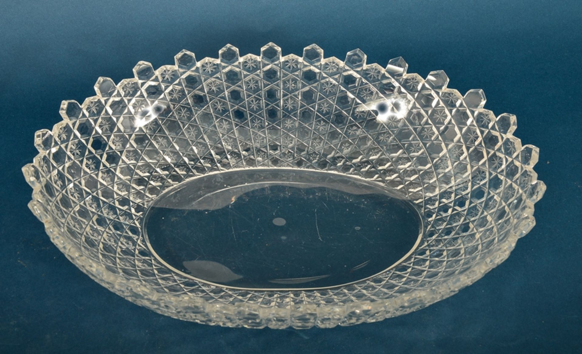 Große, ovale Kristallglas Schüssel, Länge ca. 38 cm, sehr schöner Erhalt, wohl 1930er Jahre. - Image 4 of 4