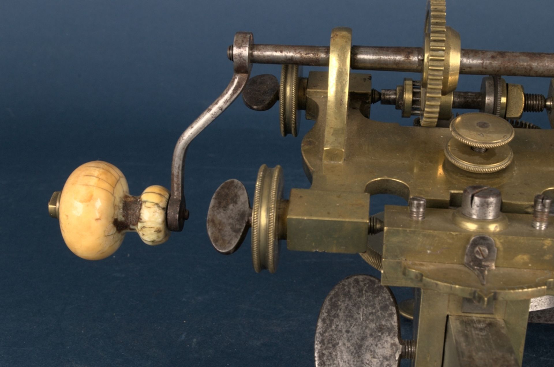 Zahnradfräsmaschine/Zahnräderschneidemaschine, frühes Uhrmacherwerkzeug, deutsch Mitte 18. Jhd., - Image 7 of 29